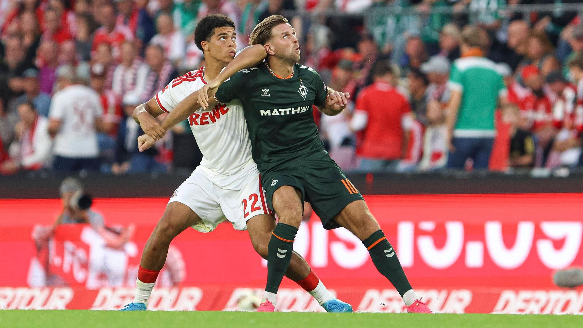 Jahmai Simpson-Pusey 1. FC Koeln und Niclas Fuellkrug SV Werder Bremen im Zweikampf waehrend des Spiels der 1. Bundesliga zwischen 1. FC Koeln und SV Werder Bremen, RheinEnergieStadion am 12. September 2026 in Koeln, Deutschland. Foto von Oliver Kaelke/DeFodi Images Jahmai Simpson-Pusey 1. FC Koeln und Niclas Fuellkrug SV Werder Bremen battle for the ball during the Bundesliga match between 1. FC Koeln and SV Werder Bremen at RheinEnergieStadion on September 12, 2026 in Cologne, Germany. Photo by Oliver Kaelke/DeFodi Images DFB / DFL REGULATIONS PROHIBIT ANY USE OF PHOTOGRAPHS AS IMAGE SEQUENCES AND/OR QUASI-VIDEO. Photo by Oliver Kaelke/DeFodi Images - *** Jahmai Simpson Pusey of 1. FC Köln and Niclas Füllkrug of SV Werder Bremen battle for the ball during the Bundesliga match between 1. FC Köln and SV Werder Bremen at RheinEnergieStadion on September 12, 2026, in Cologne, Germany Photo by Oliver Kaelke, DeFodi Images Jahmai Simpson Pusey of 1. FC Köln and Niclas Füllkrug of SV Werder Bremen battle for the ball during the Bundesliga match between 1. FC Köln and SV Werder Bremen at RheinEnergieStadion on September 12, 2026 in Cologne, Germany. Photo by Oliver Kaelke, DeFodi Images. DFB and DFL regulations prohibit any use of photographs as image sequences and/or quasi-video. Photo by Oliver Kaelke, DeFodi Images