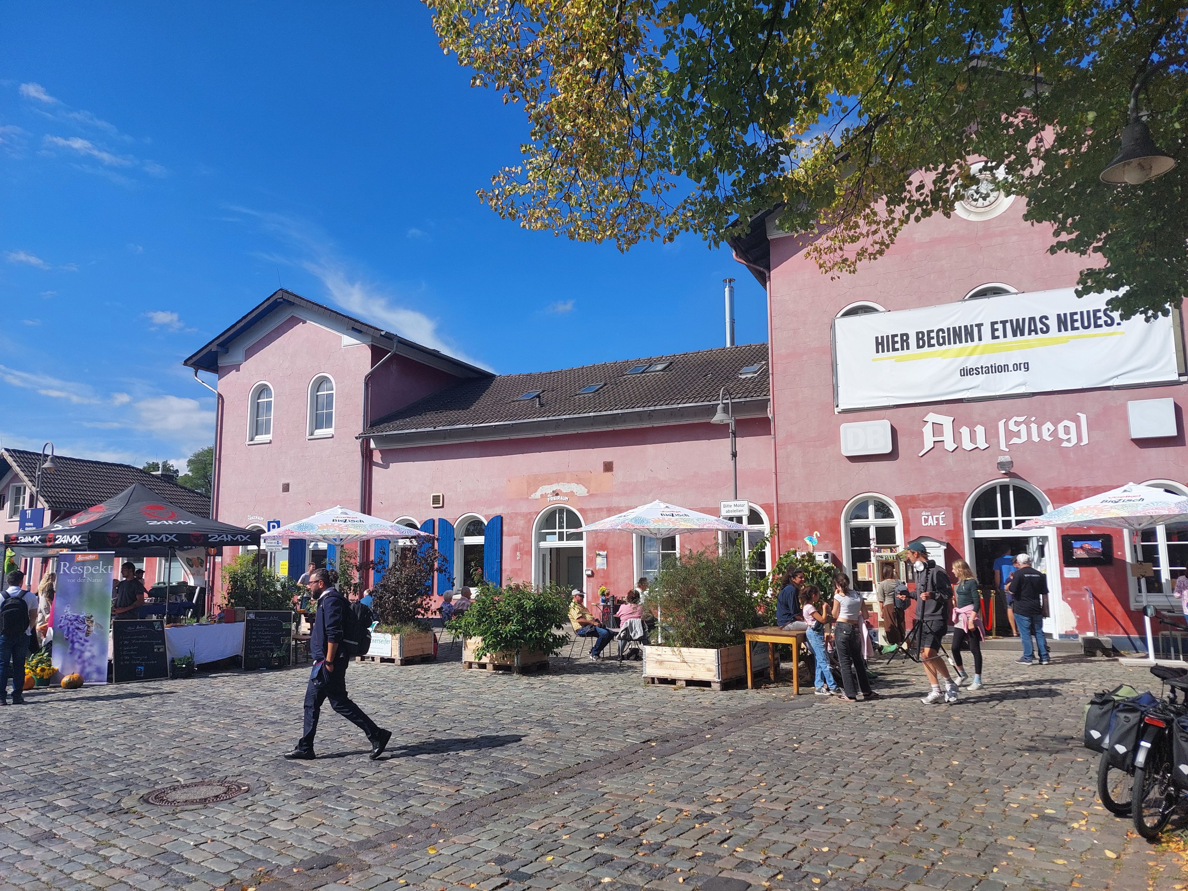 Große Eröffnung in Au