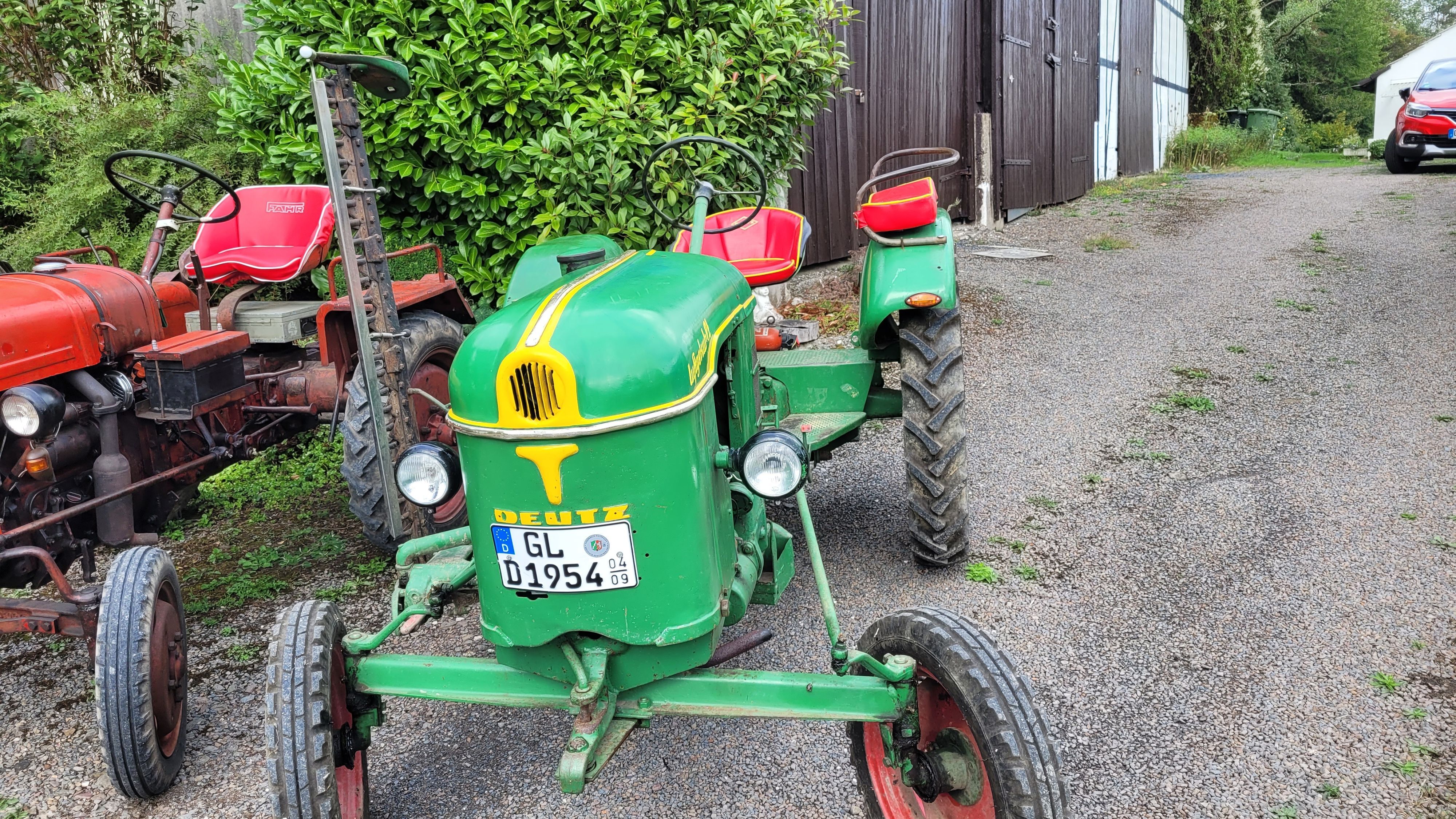 Ein grüner Trecker der Marke Deutz.