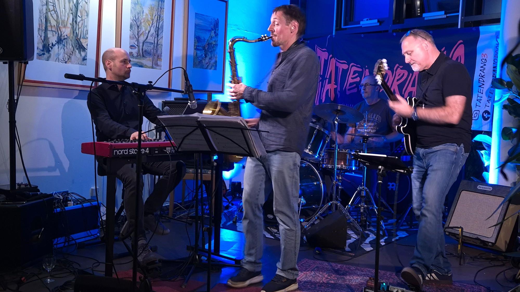 Das Foto zeigt einen Auftritt der Band Odd & Even
