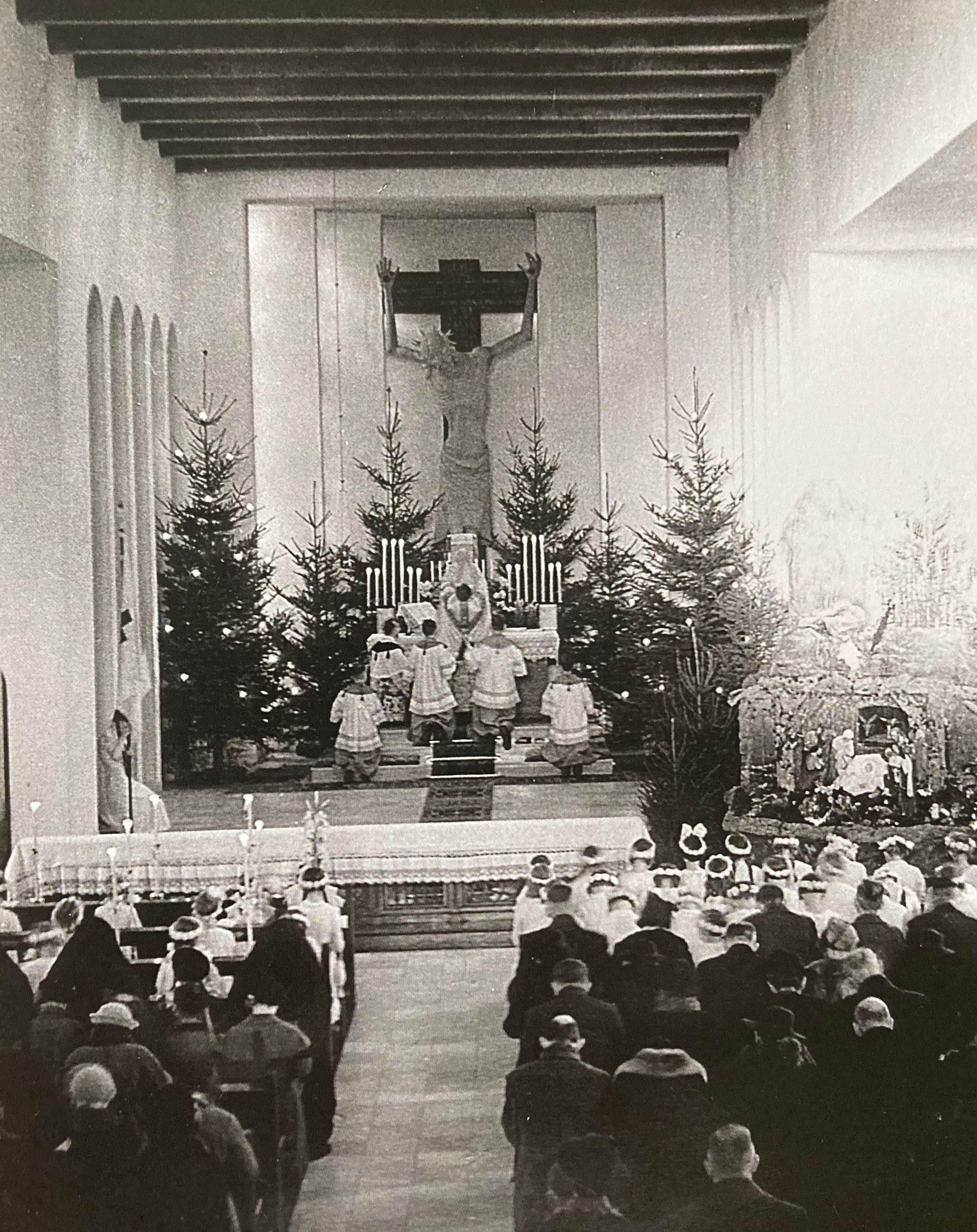 Weißer Sonntag mit Erstkommunion in der Weihnachtszeit 1940