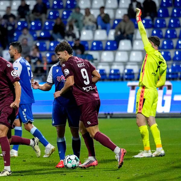 Max Fischer (l.) jubelt über sein Kopfballtor zum 1:1.