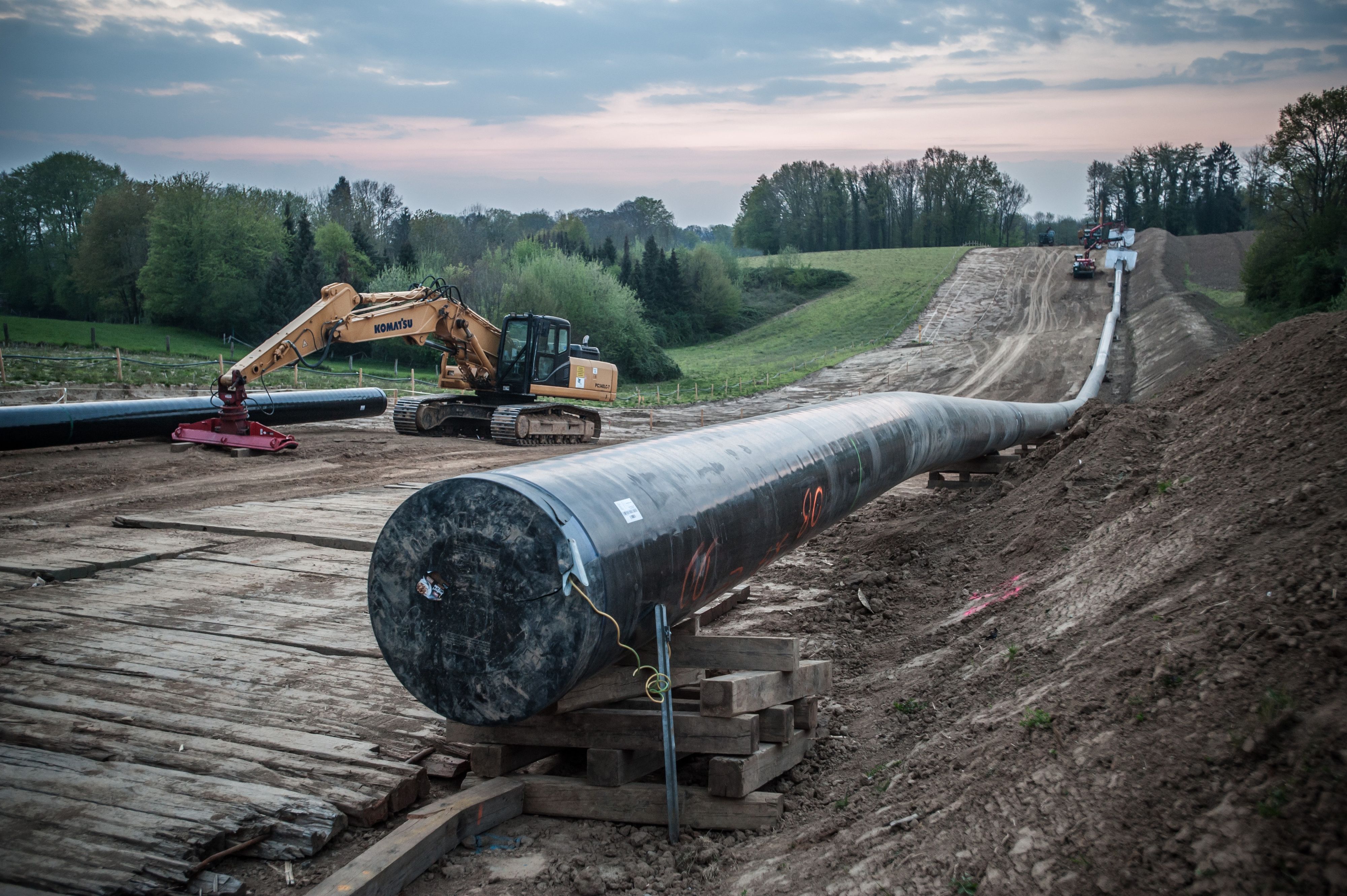 Die Pipeline liegt in Edelrath auf einem Feld, das Johannes Krämer gehört. Foto: Ralf Krieger