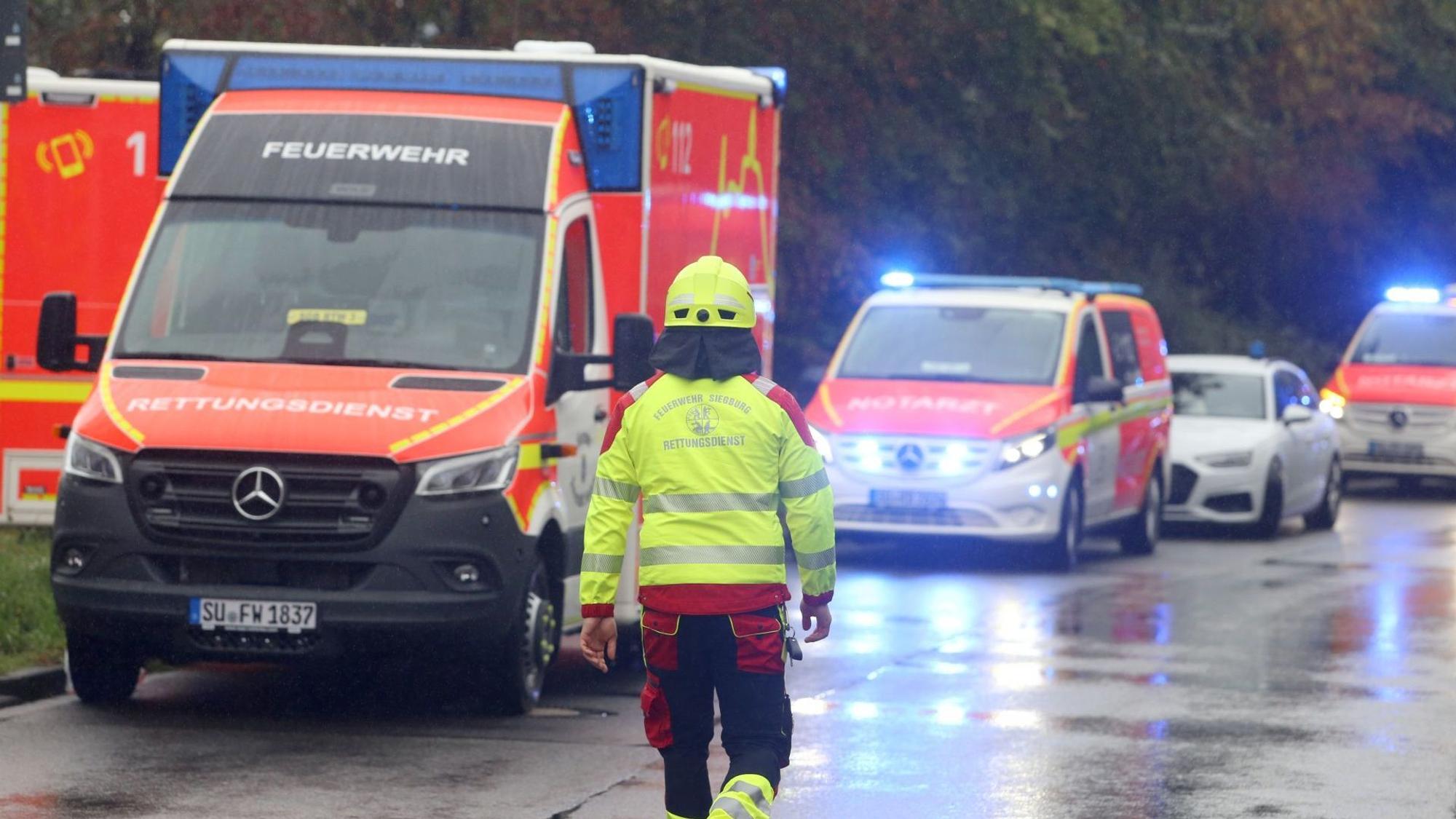 Brand in Sankt Augustin-Niederpleis, Am Engelsgraben, Hochhauskomplex. B5 ausgelöst.