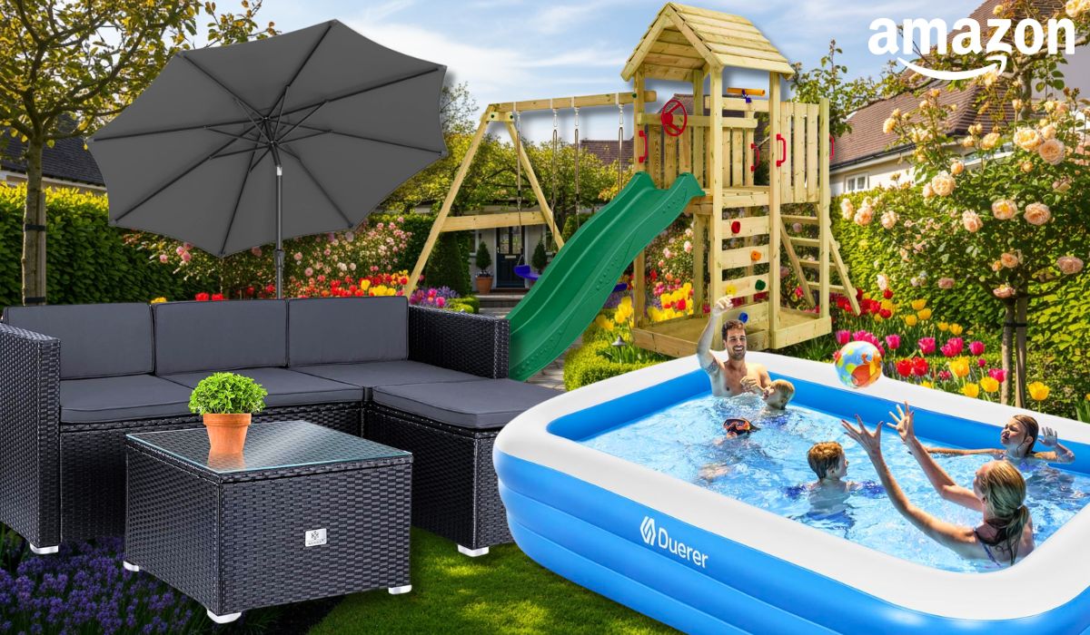 Eine Sitzecke, ein Pool, ein Klettergerüst und ein Sonnenschirm vor einem Garten Hintergrund.