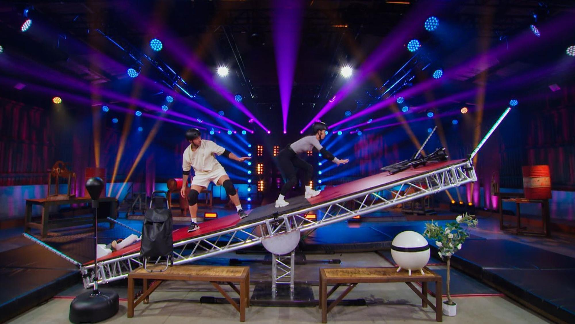 Das Safetyspiel „Stehvermögen“ zerrt an den Nerven. (Bild: RTL)