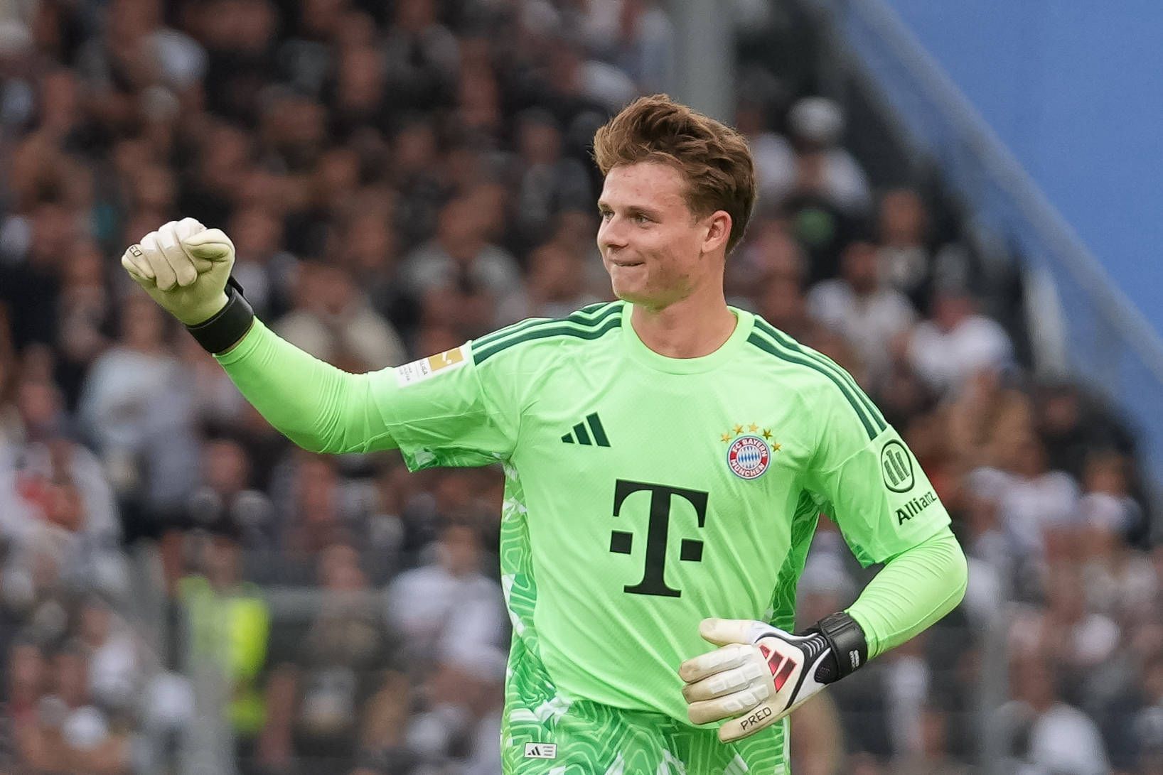 Jonas Urbig spielt beim FC Bayern München.