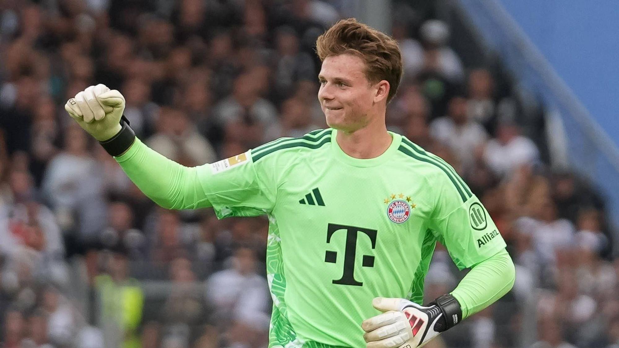 Jonas Urbig spielt beim FC Bayern München.