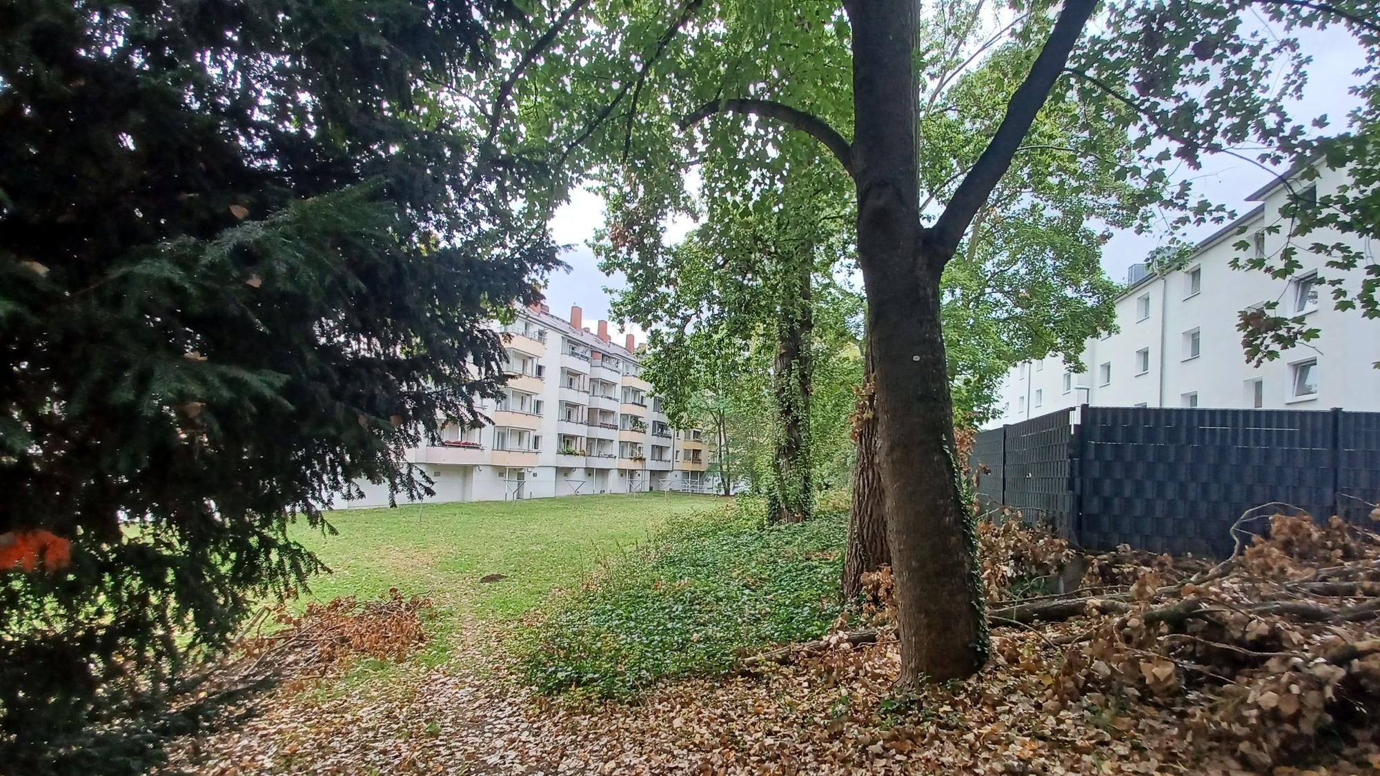 Blick in den Innenhof zwischen Rennbahnstraße 2–24 und Friedrich-Karl-Straße 31–37. Hier sollen neun der 27 Townhäuser entstehen.