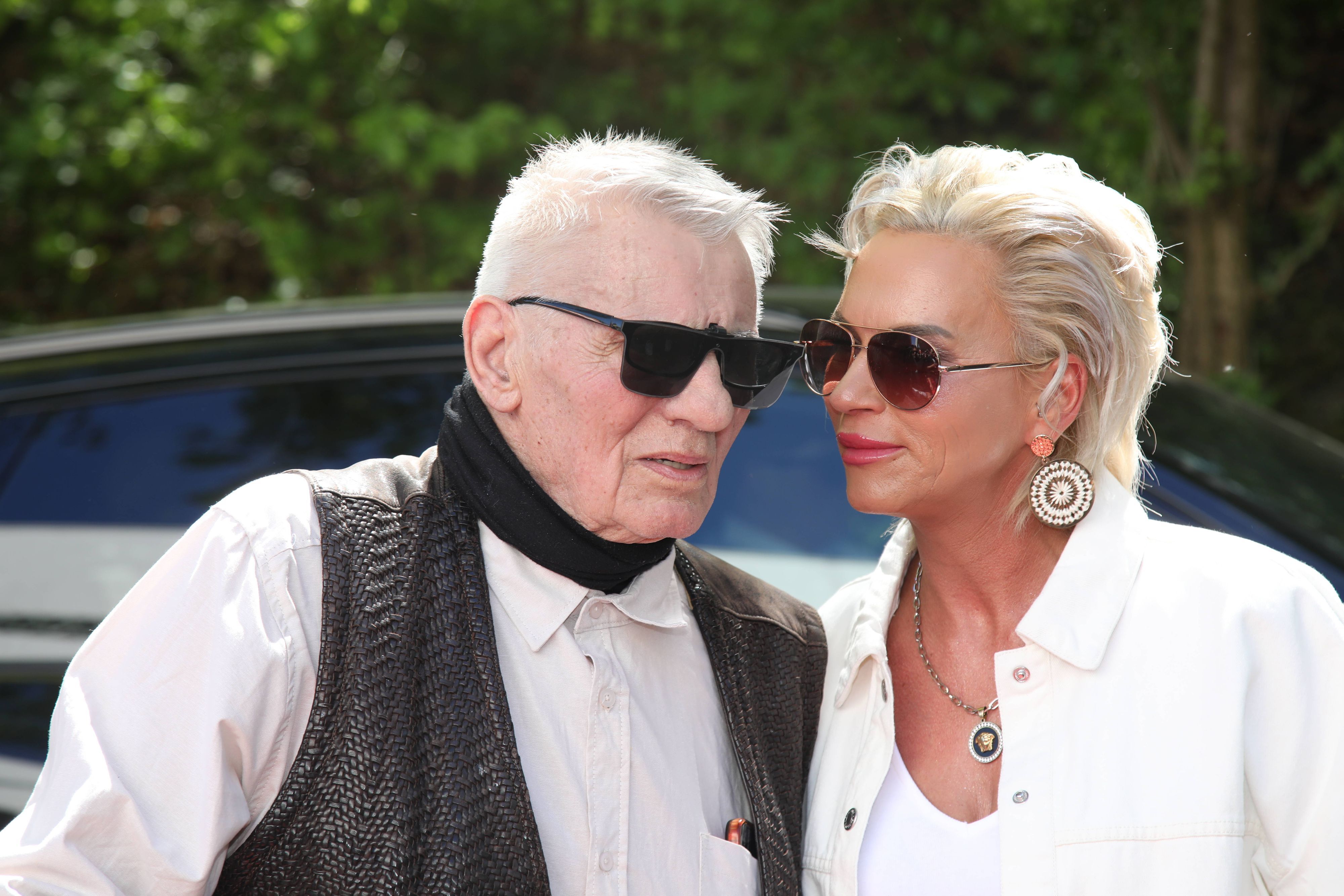 Im Mai besuchte Heinz Hoenig mit seiner Ehefrau Annika Kärsten-Hoenig die Trabrennbahn in Gelsenkirchen