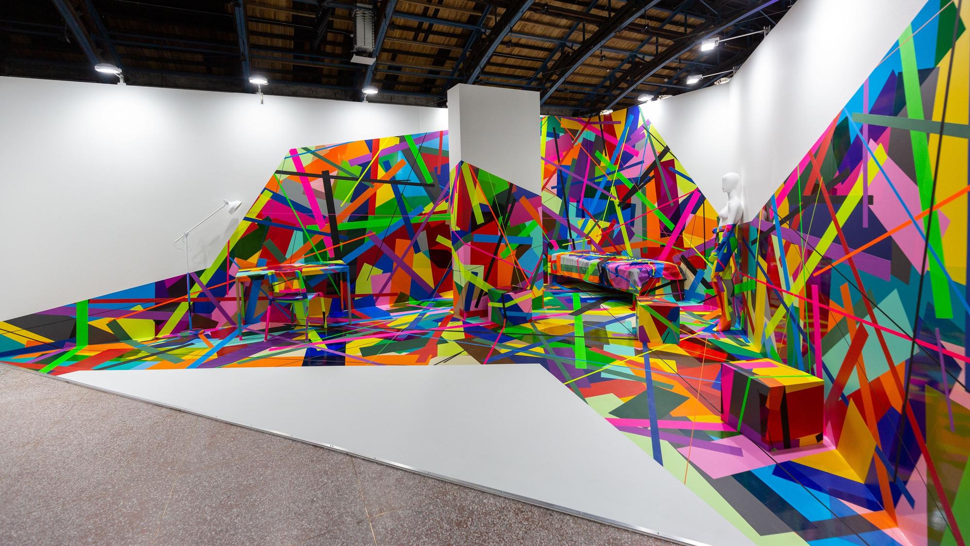 Eine Tape-Art-Rauminstallation