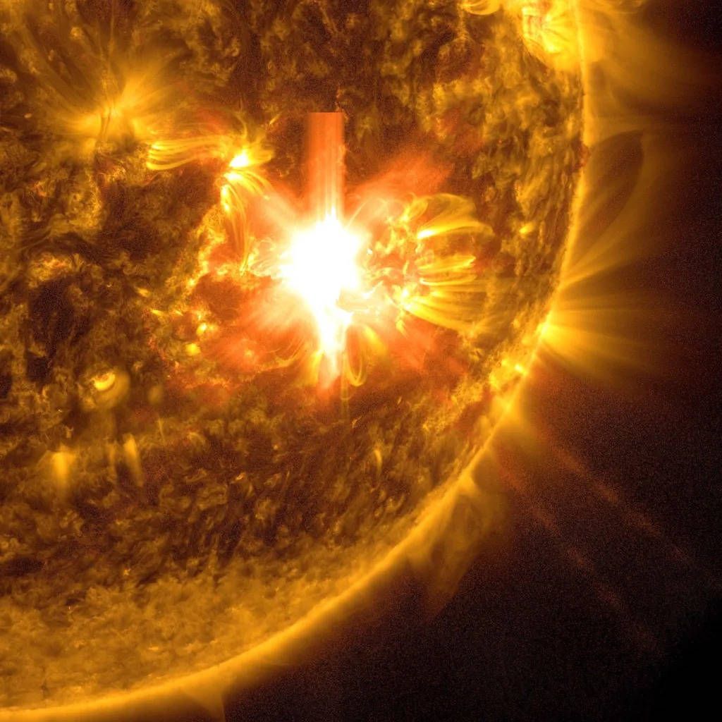 Ein Sonnensturm auf der Sonne.