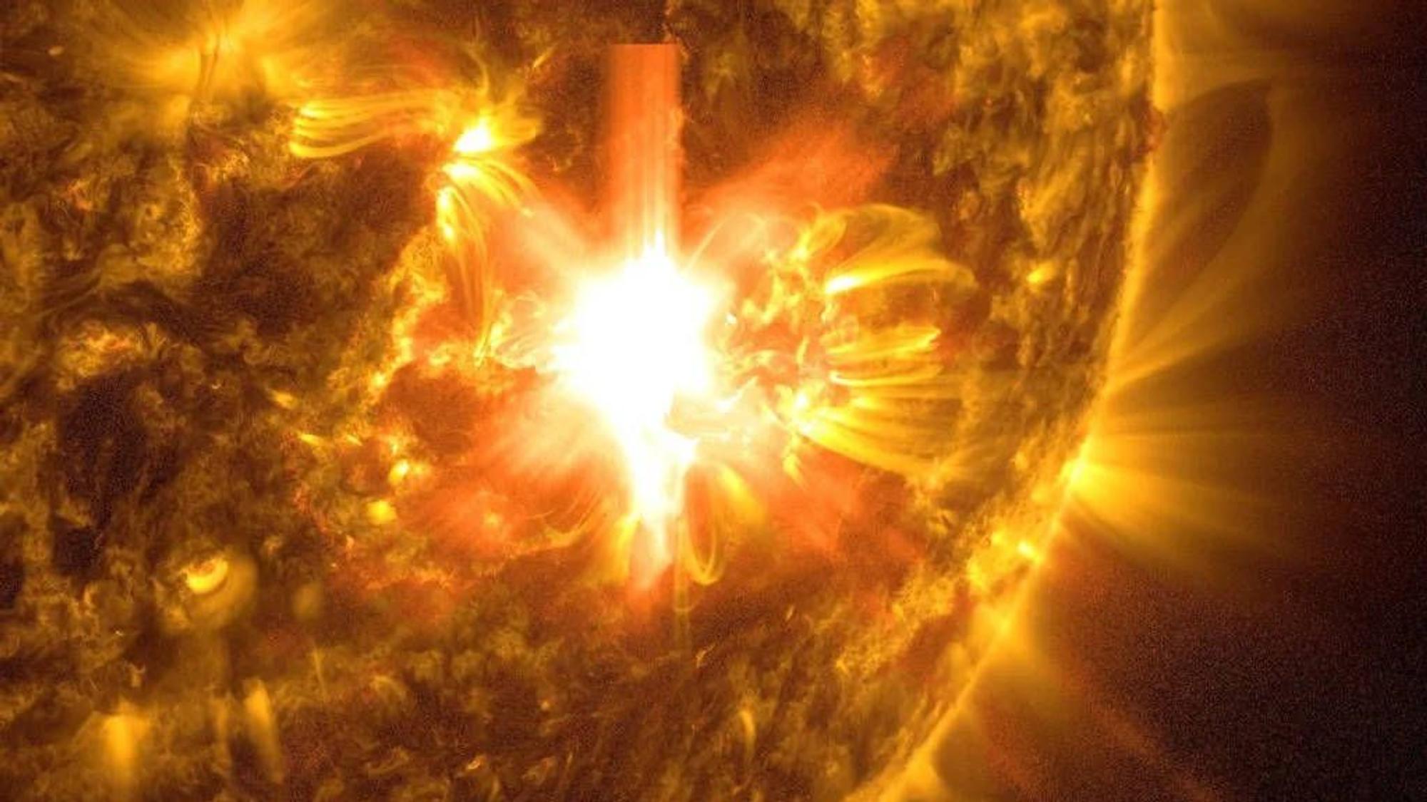 Ein Sonnensturm auf der Sonne.