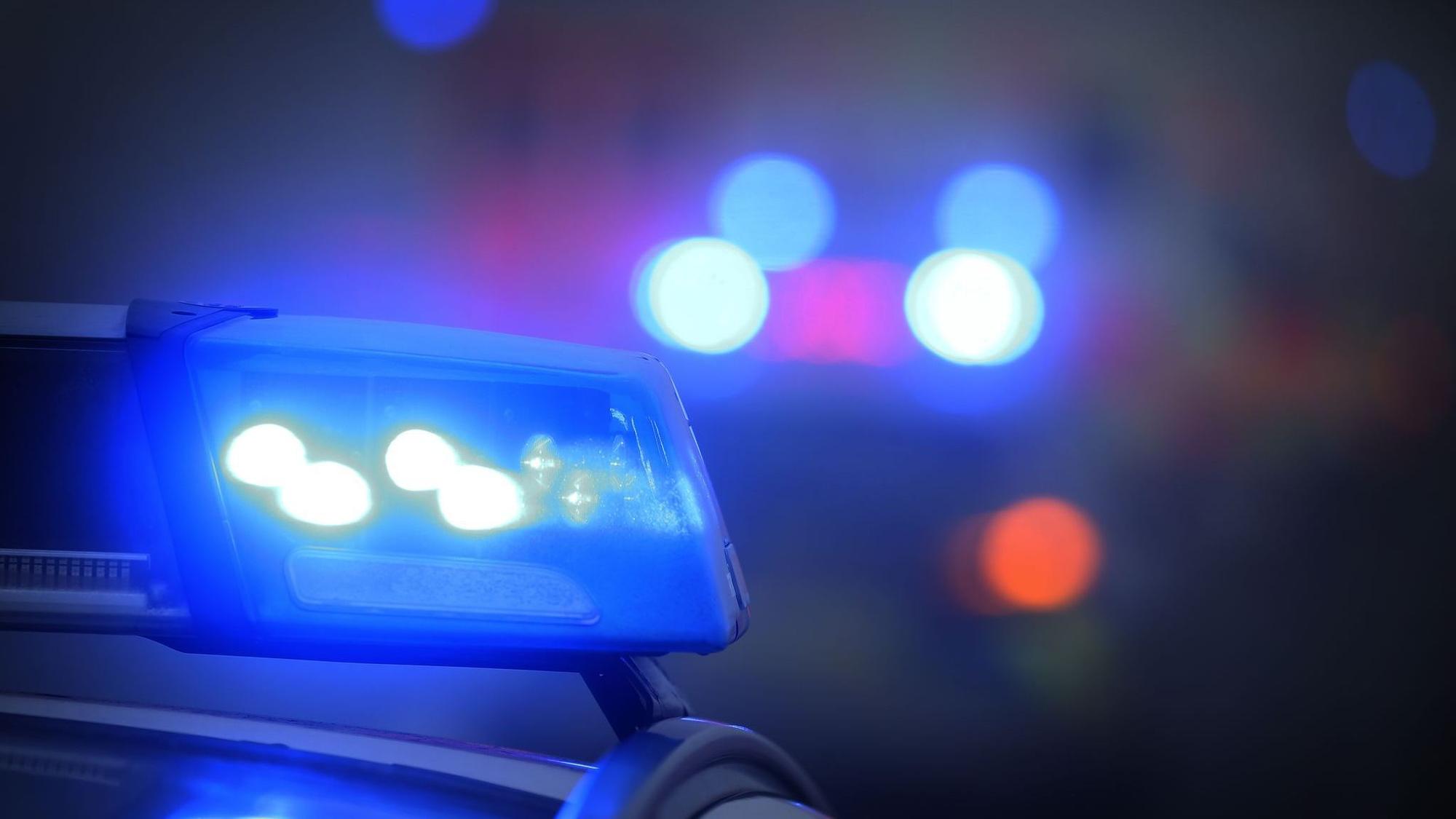 Polizeiwagen mit Blaulicht (Symbolfoto).