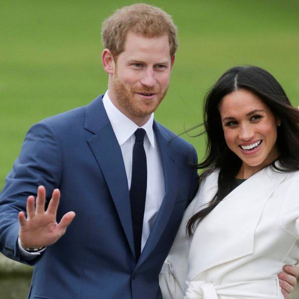 Harry und seine Ehefrau Meghan Markle winken.