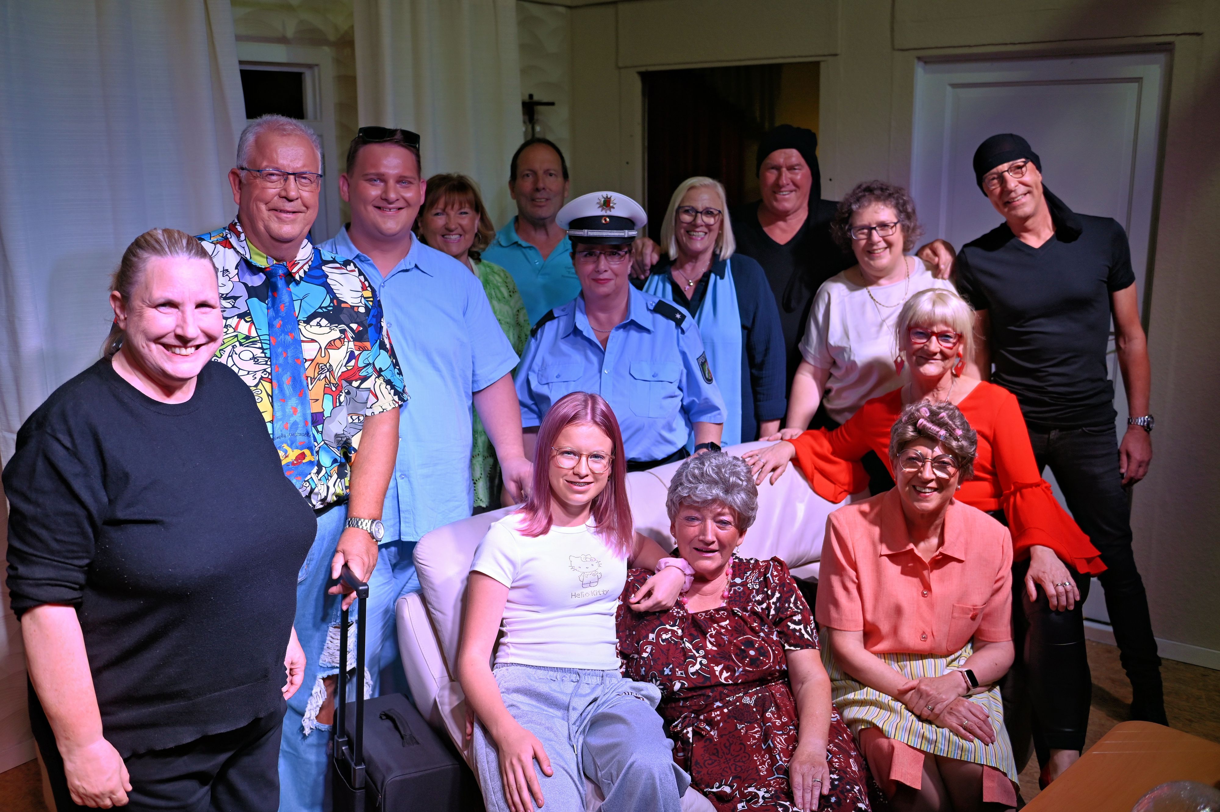 Ein Gruppenbild des Ensembles des Theatervereins Nemmenich.