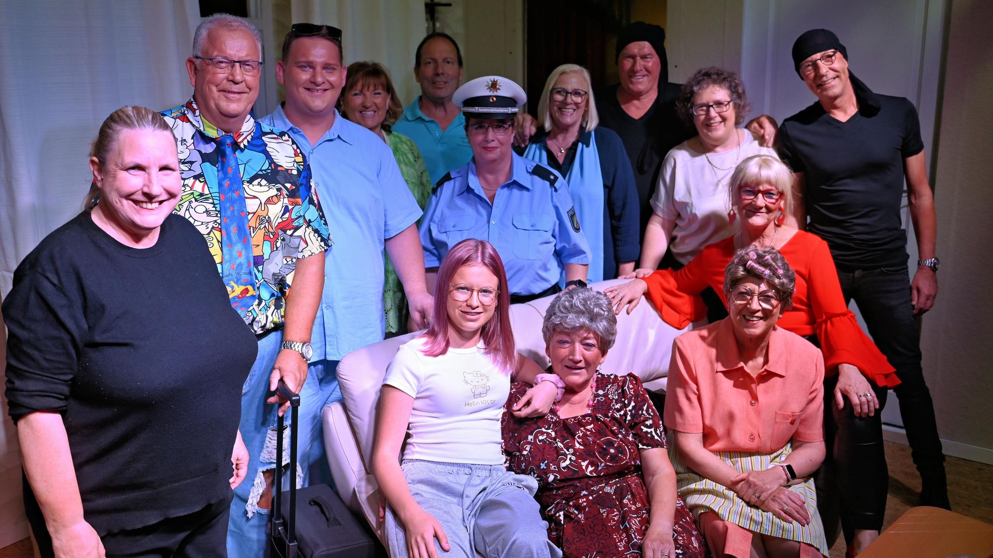 Ein Gruppenbild des Ensembles des Theatervereins Nemmenich.