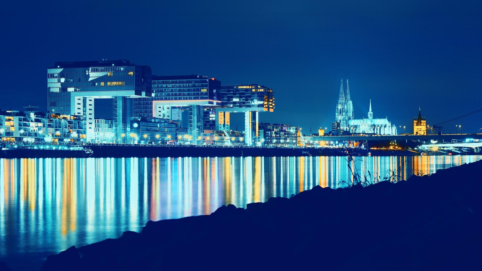 Kölner Rheinpanorama bei Nacht