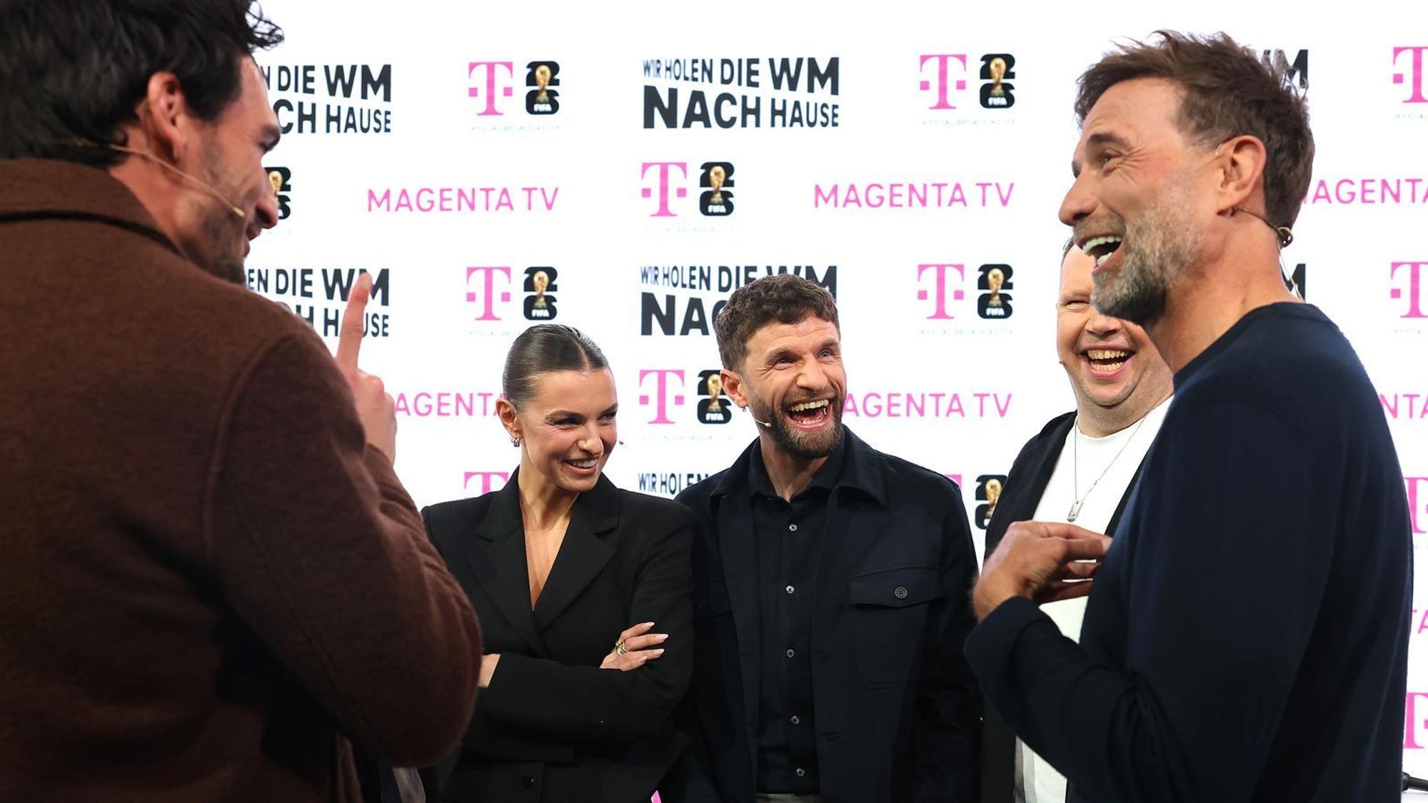 Bei der Fußball-WM waren sie für Magenta TV im Einsatz, von links: Mats Hummels, Laura Wontorra, Thomas Müller, Wolff-Christoph Fuss und Jürgen Klopp. (Bild: 2026 Getty Images/Alexander Hassenstein)