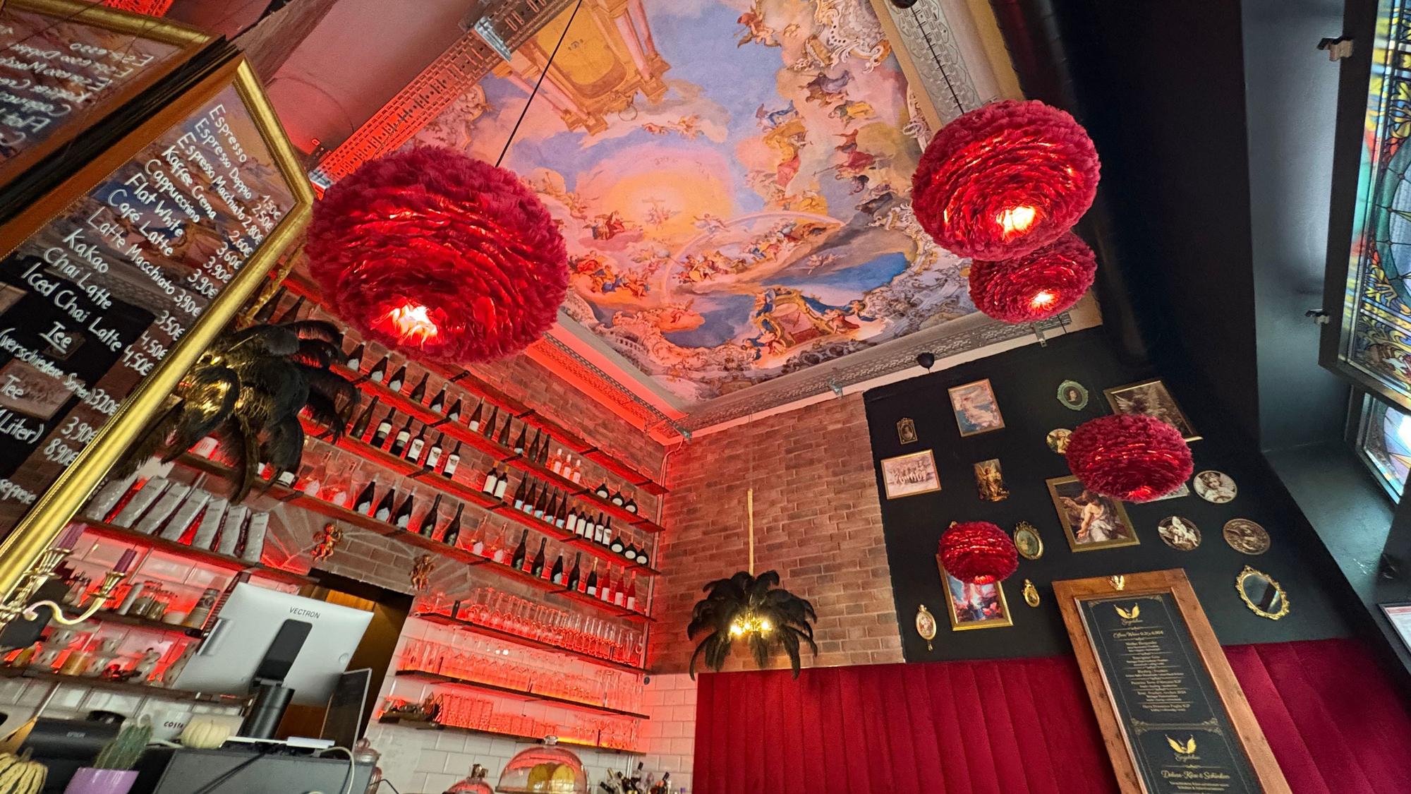 Das Deckenbild im Café Engelchen.