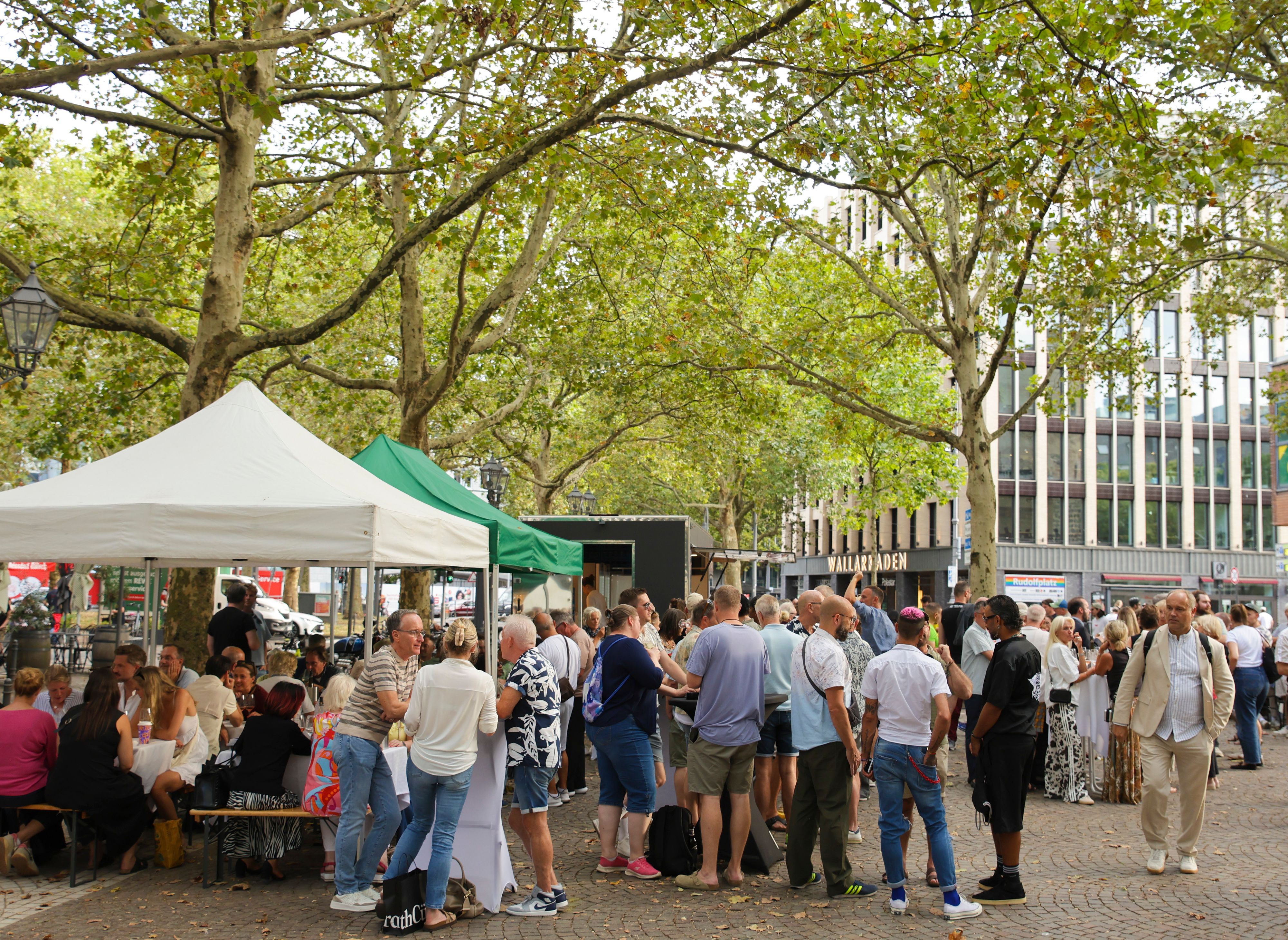 Der „Markt Treff“ auf dem Rudolfplatz Ende August. Der Markt muss seinen Betrieb einstellen.