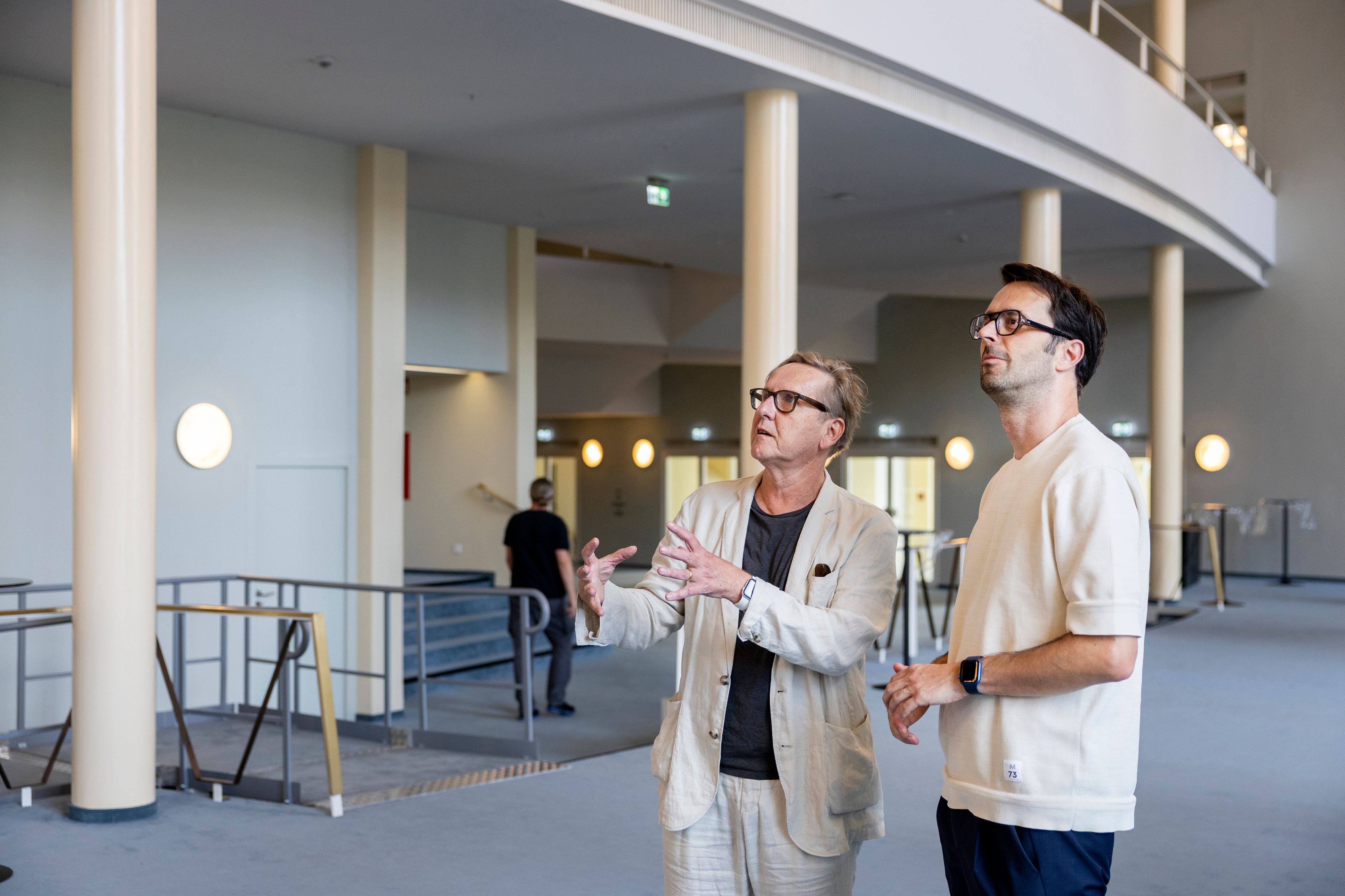Architekt Remigiusz Otrzonsek und sein Büroleiter Robert Bönsch