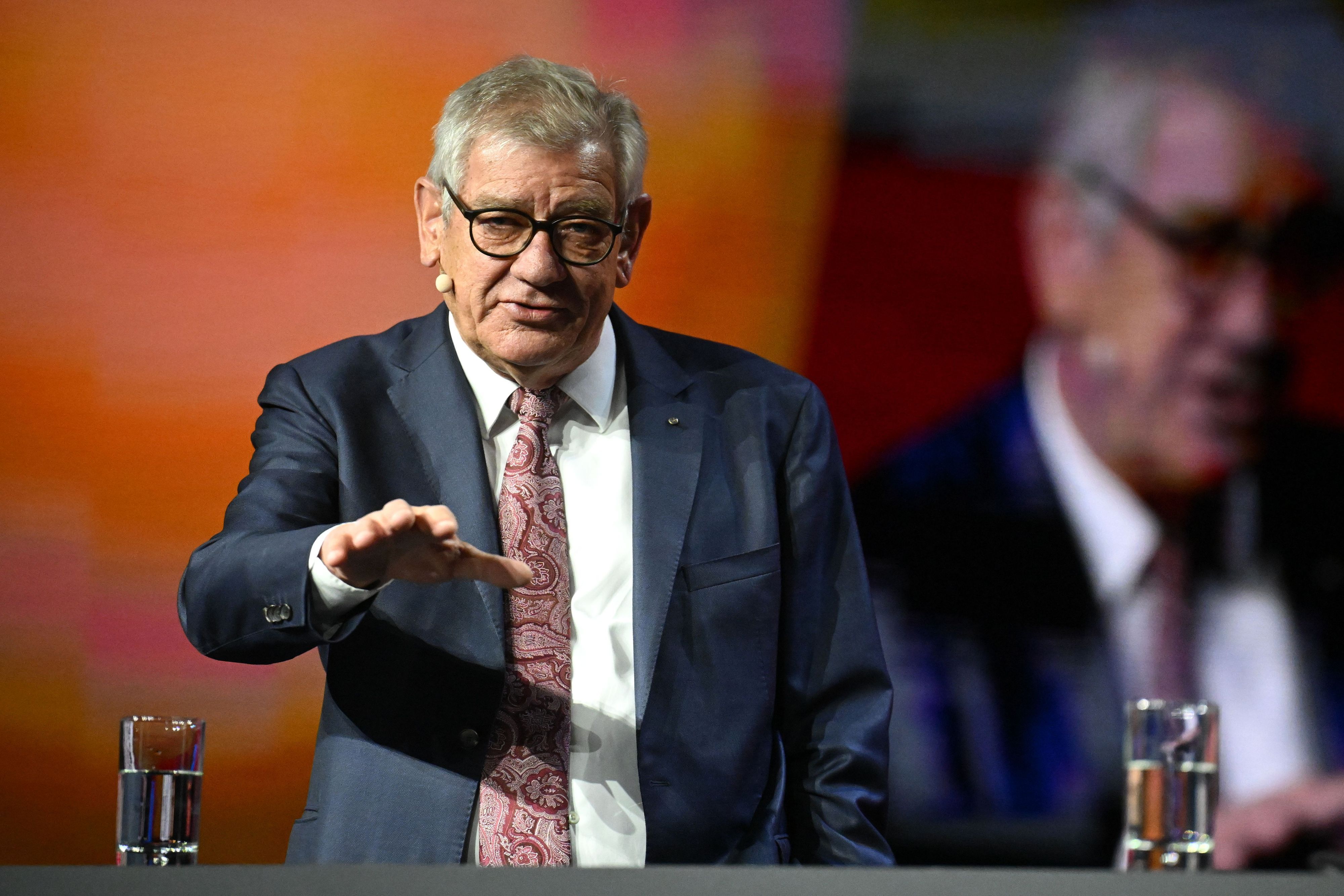 NRW-Unternehmerpräsident Arndt G. Kirchhoff spricht auf einer Podiumsdiskussion während der Industriemesse Hannover Messe.
