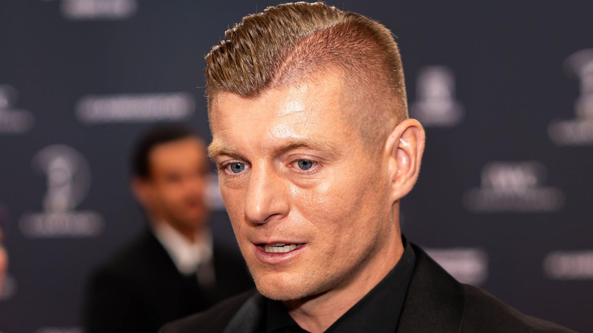 Toni Kroos bei einer Verleihung.