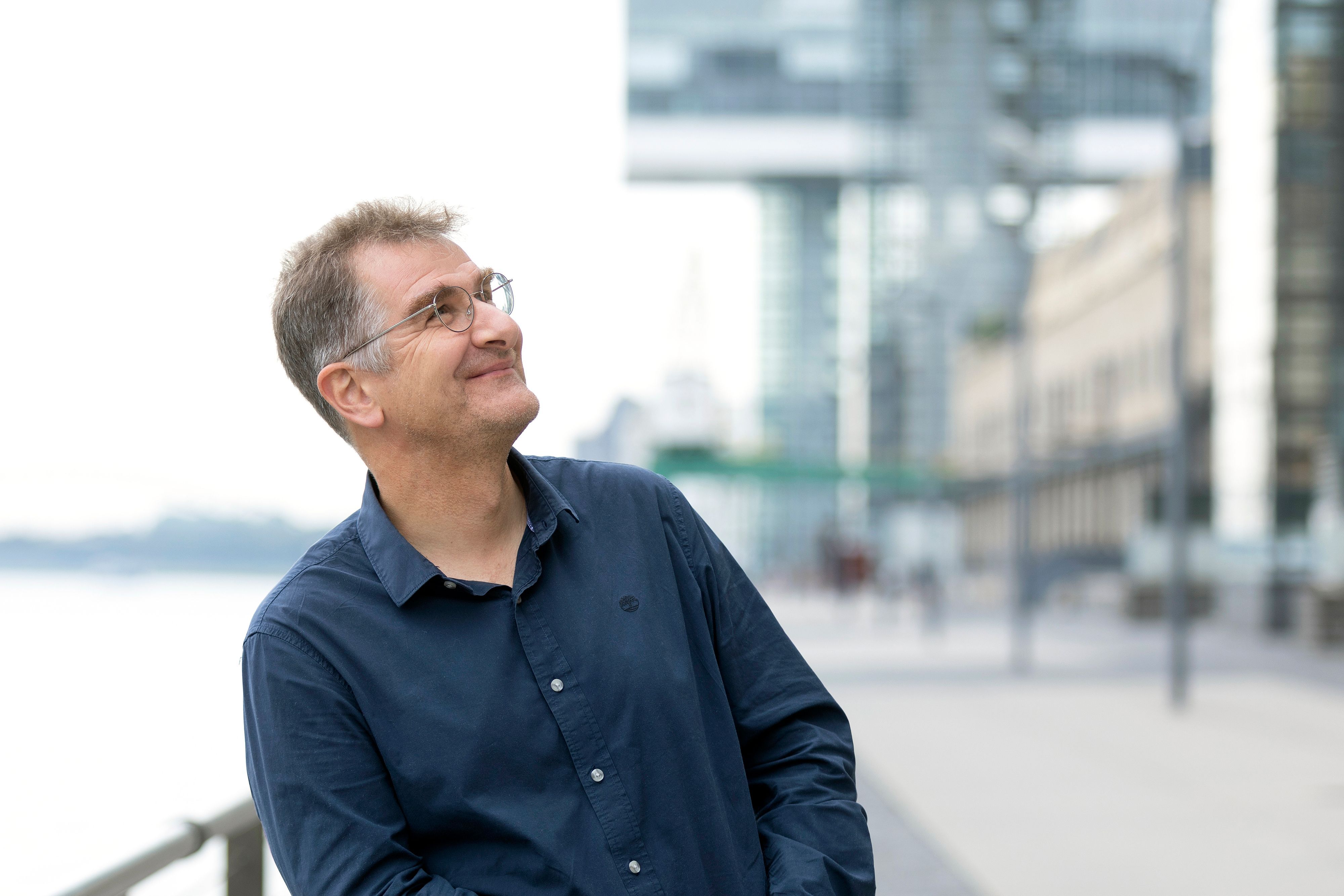 Jürgen Wiebicke, lebt als freier Journalist in seiner Heimatstadt Köln und moderiert seit vielen Jahren „Das philosophische Radio“ auf WDR 5.