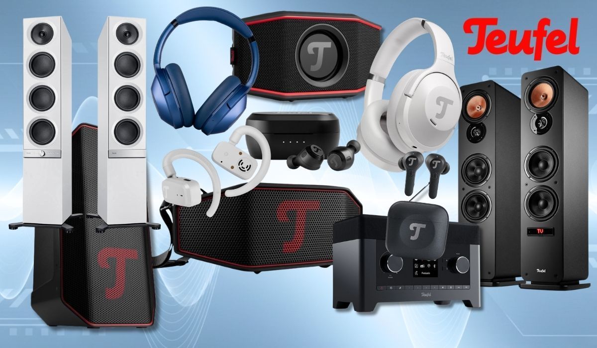 Teufel-Audioprodukte vor einem digitalen hellblauen Hintergrund: zwei schwarze Standlautsprecher, ein großer Bluetooth-Lautsprecher, eine Soundbar, ein Subwoofer, ein blaues Over-Ear-Headset, ein weißes Over-Ear-Headset, zwei Paar True-Wireless-Earbuds mit Ladecase, ein weißes Sport-Headset mit Ohrbügel.