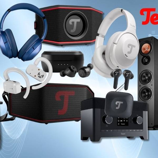 Teufel-Audioprodukte vor einem digitalen hellblauen Hintergrund: zwei schwarze Standlautsprecher, ein großer Bluetooth-Lautsprecher, eine Soundbar, ein Subwoofer, ein blaues Over-Ear-Headset, ein weißes Over-Ear-Headset, zwei Paar True-Wireless-Earbuds mit Ladecase, ein weißes Sport-Headset mit Ohrbügel.