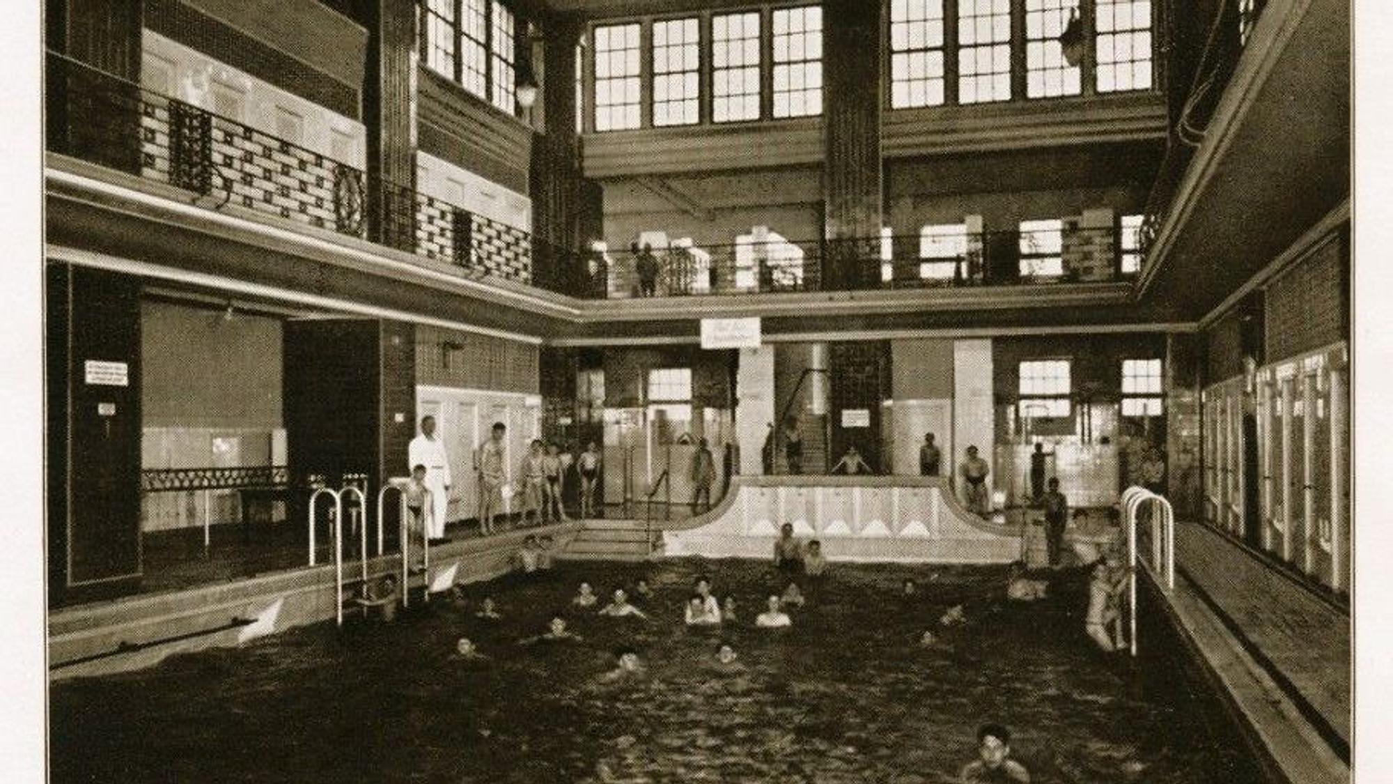 Schwimmhalle Deutz-Kalker Bad, um 1934.