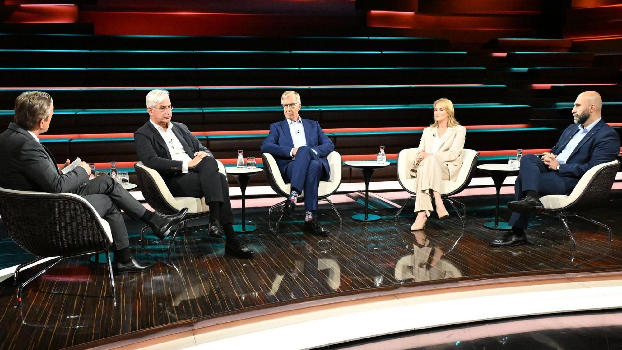 Die Diskussionsrunde bei „Markus Lanz“ blickt am Mittwochabend mit Sorge auf die kriselnde Regierung um Bundeskanzler Friedrich Merz. (Bild: ZDF / Cornelia Lehmann)