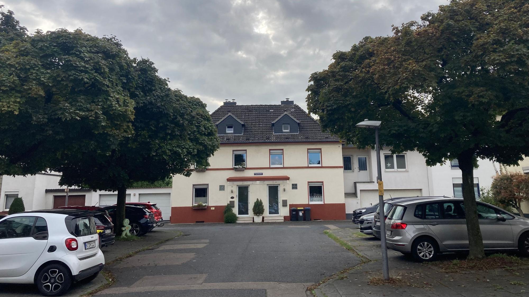 Früher standen hier nicht drei, sondern vier Bäume.
