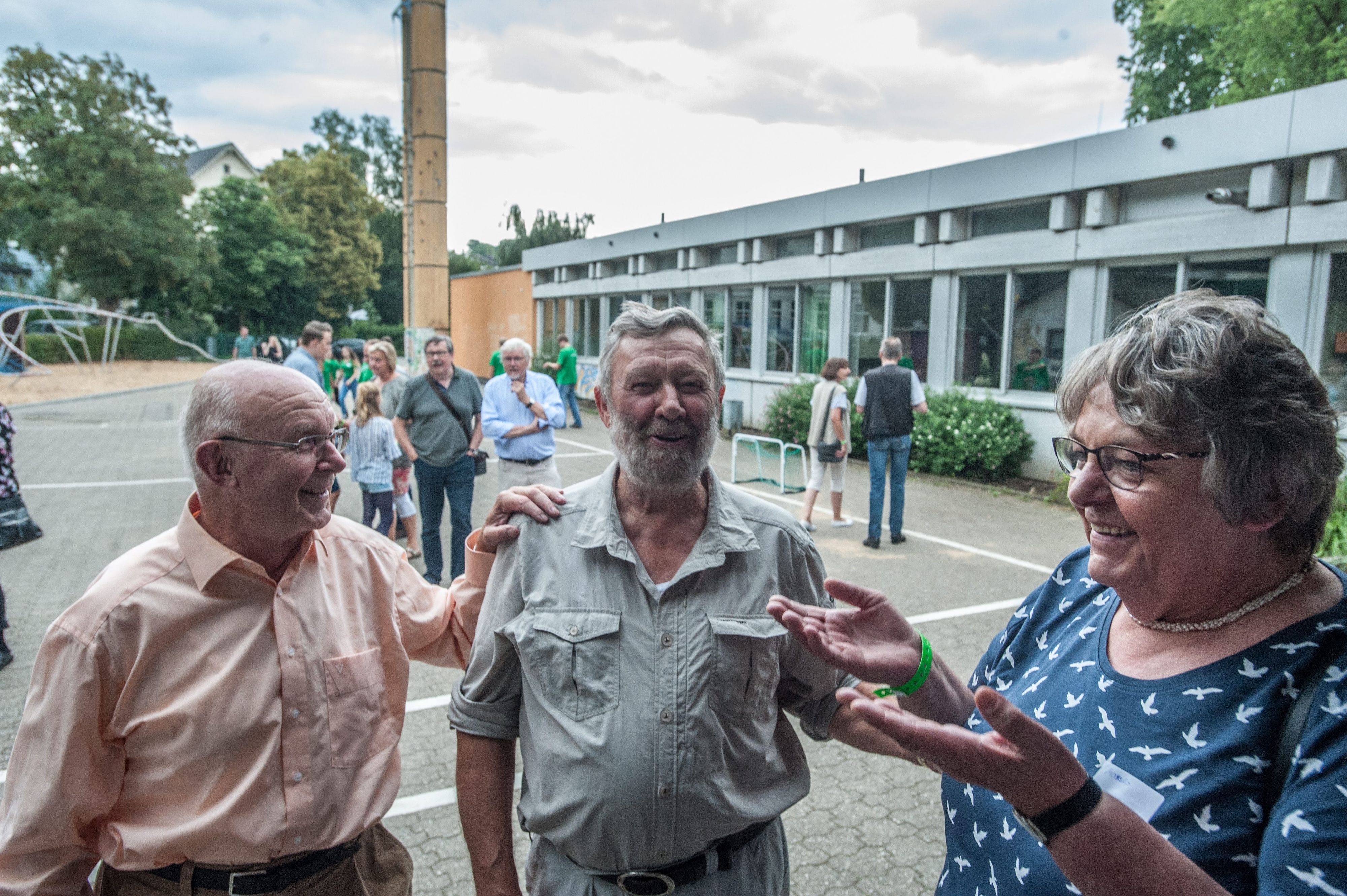 Ex-Rektor Bernd-Dieter Ferrari," Mr. Hauptschule" Willi Kallert und Käthi Maslo, die seit 1973 Lehrerin an der HS Leichlingen war   Abschiedsfeier Leichlingen Hauptschule