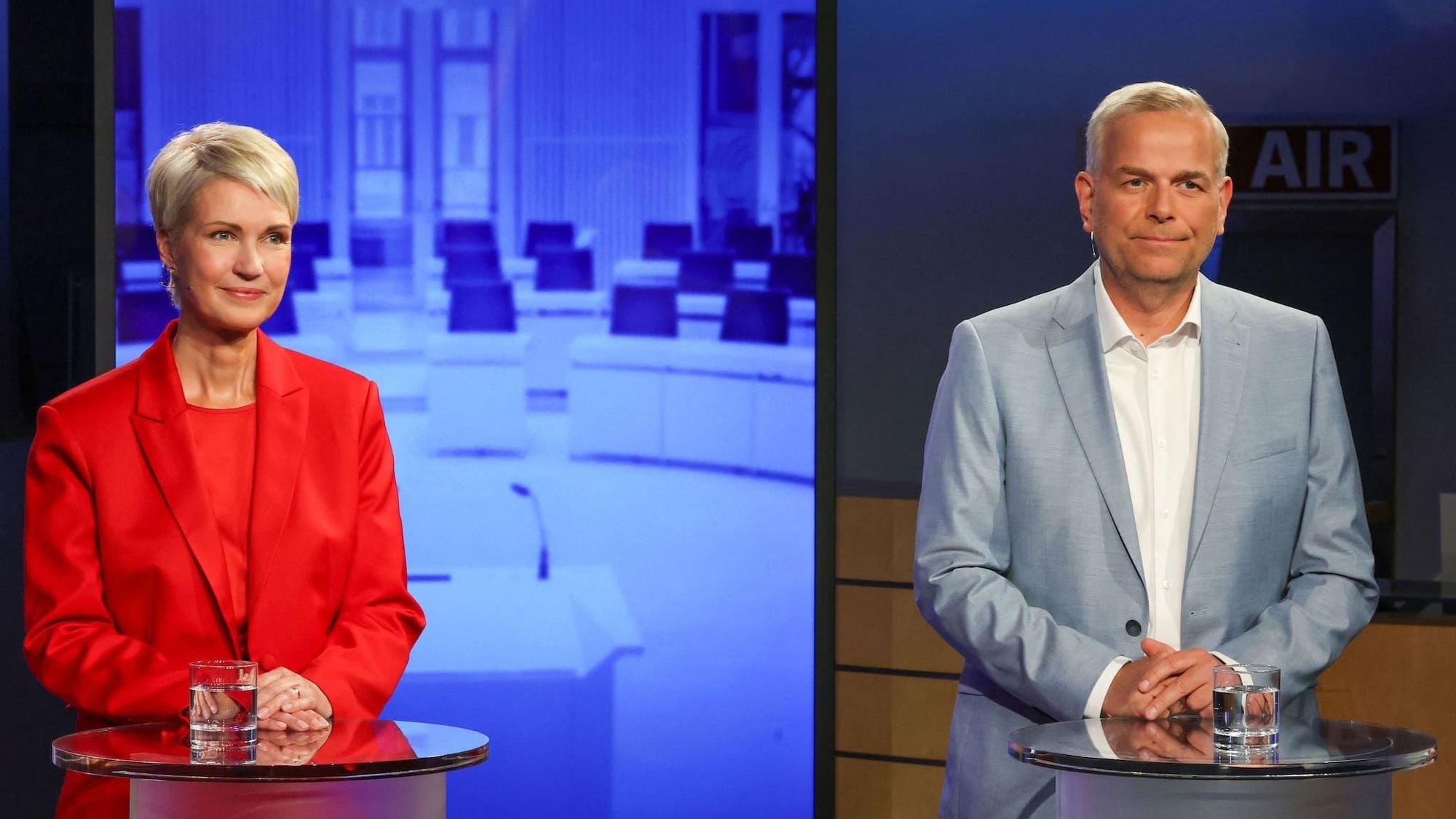 Manuela Schwesig (SPD), die Ministerpräsidentin und SPD-Spitzenkandidatin, und Leif-Erik Holm (AfD), der Ministerpräsident werden möchte, beim TV-Duell vom NDR. .