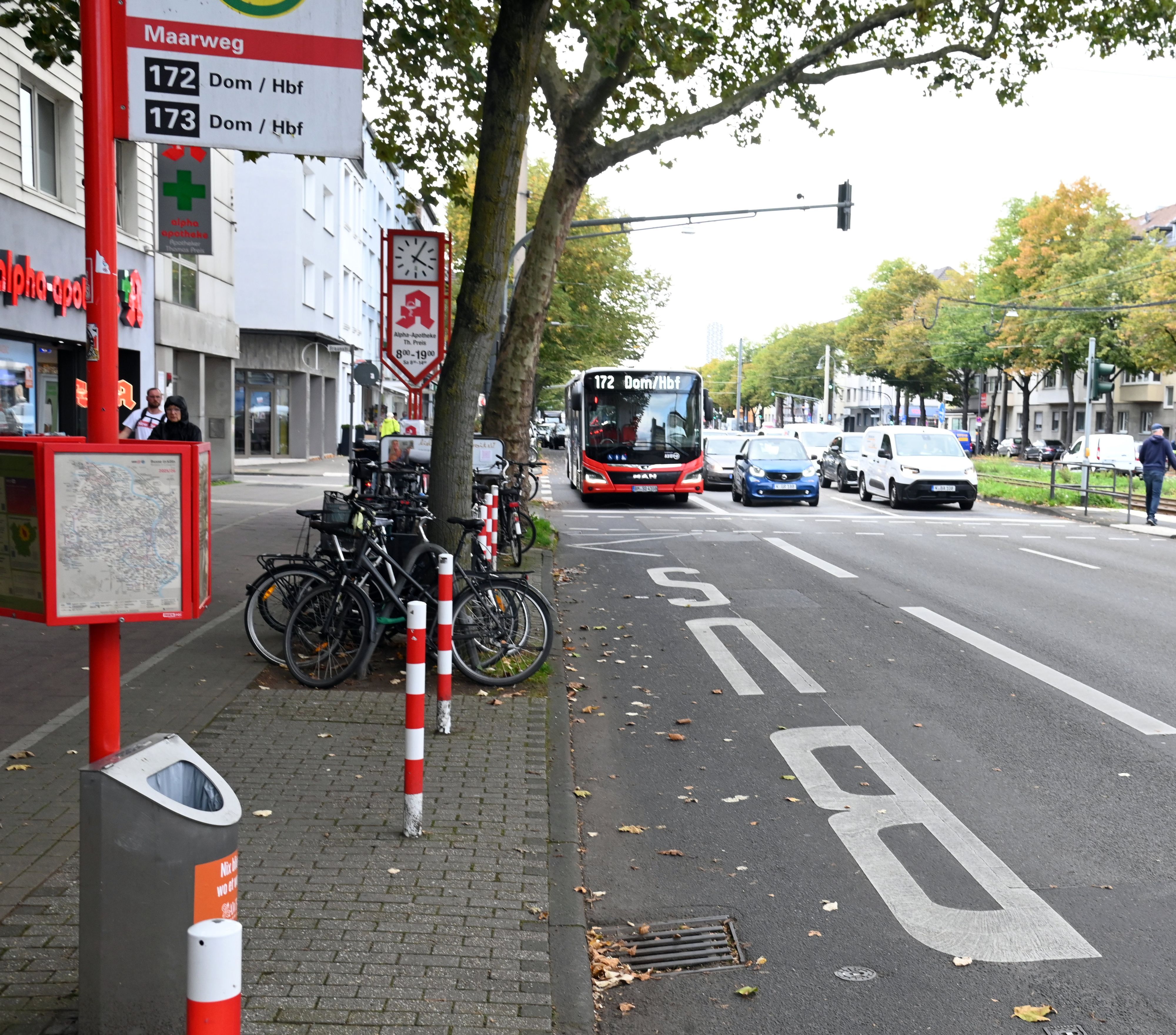 Die Spur für die Expressbusse auf der Aachener Straße
