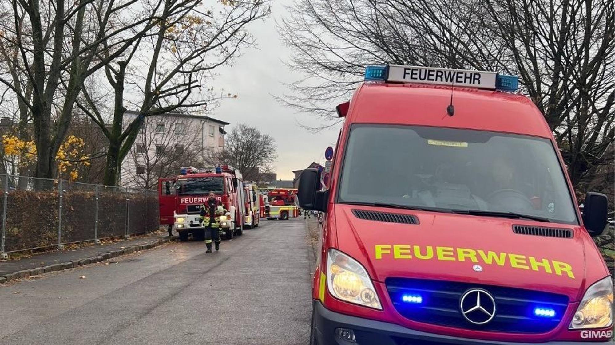 Gefahrstoffeinsatz der Feuerwehr in Leverkusen.