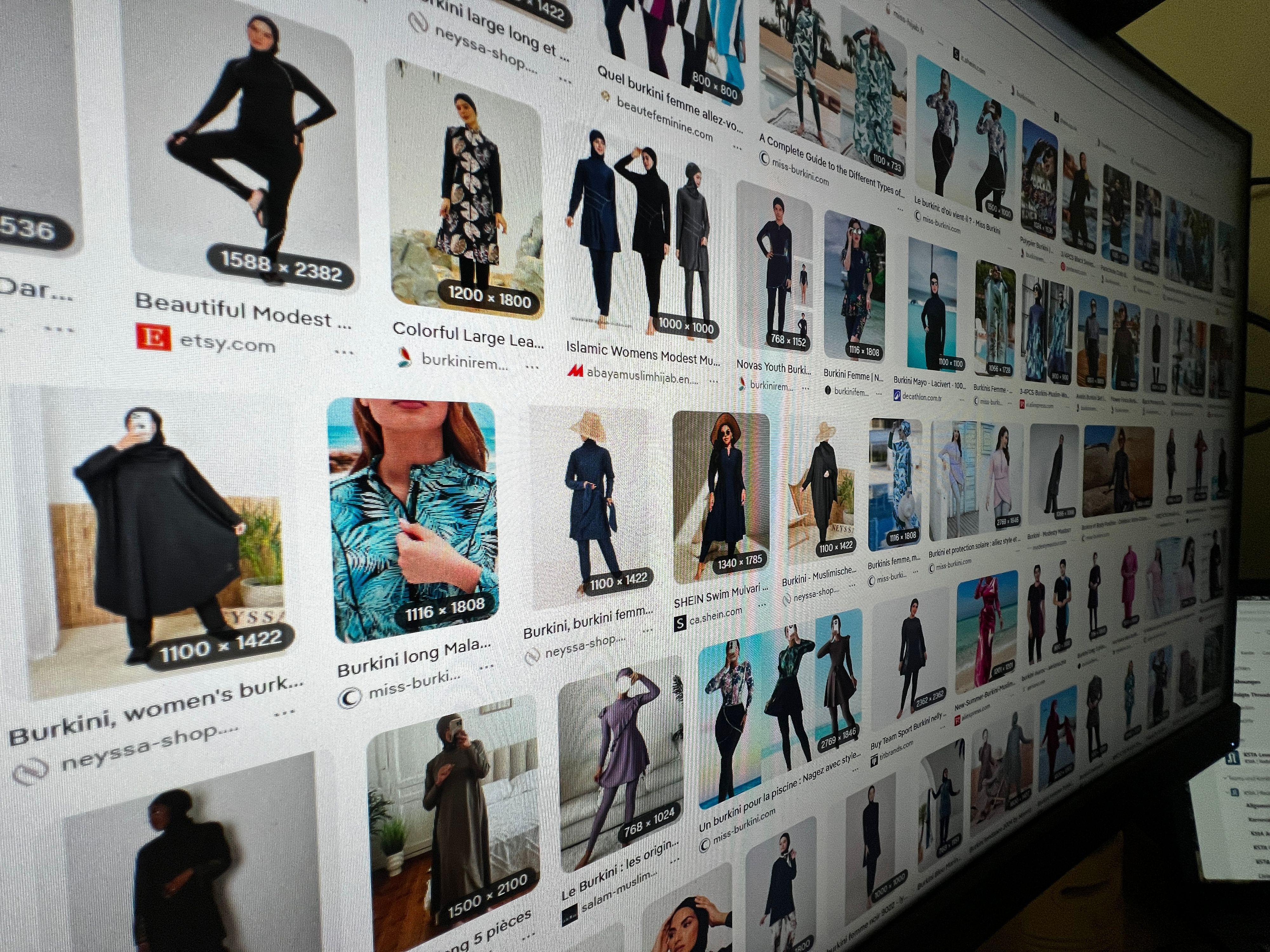 Suchseite mit Burkini-Fotos.