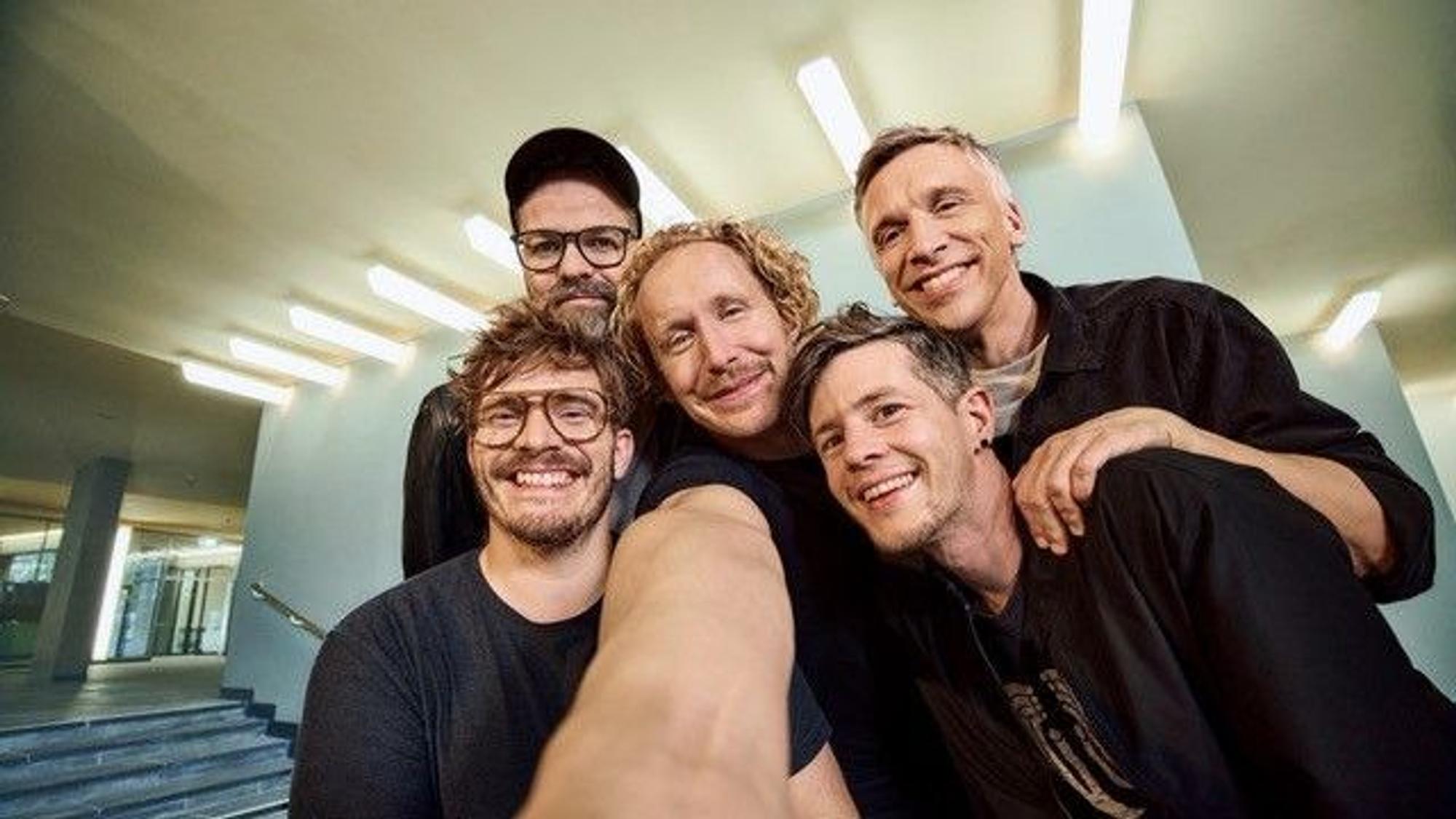 Die Kölsche Band Kasalla spielt am Sonntagabend beim „Neustartkonzert“ in der Kölner Oper.