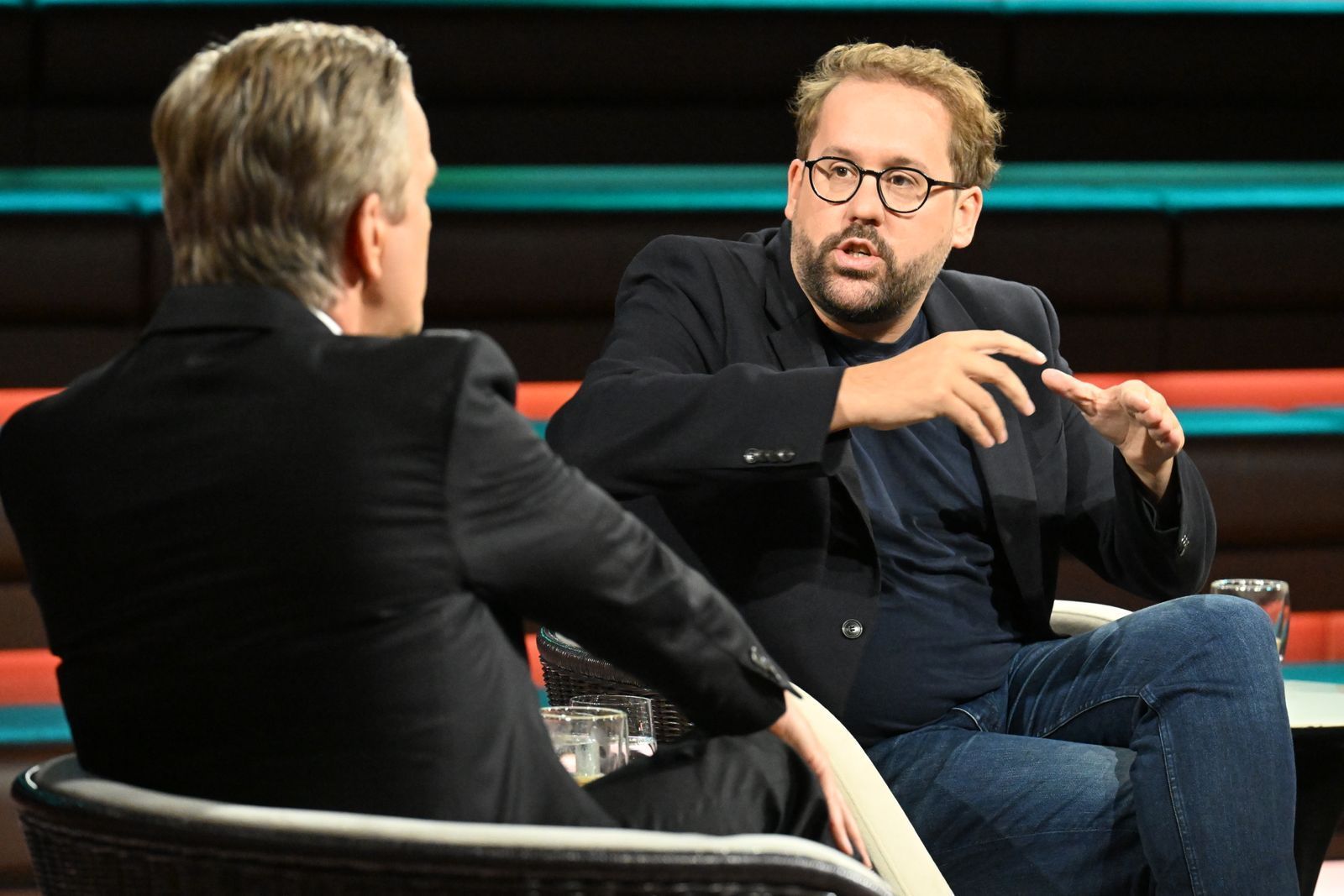 Journalist Paul Ronzheimer zeichnete im Gespräch mit dem ZDF-Moderator ein Bild der Zerrissenheit innerhalb der Union. (Bild: ZDF / Cornelia Lehmann)
