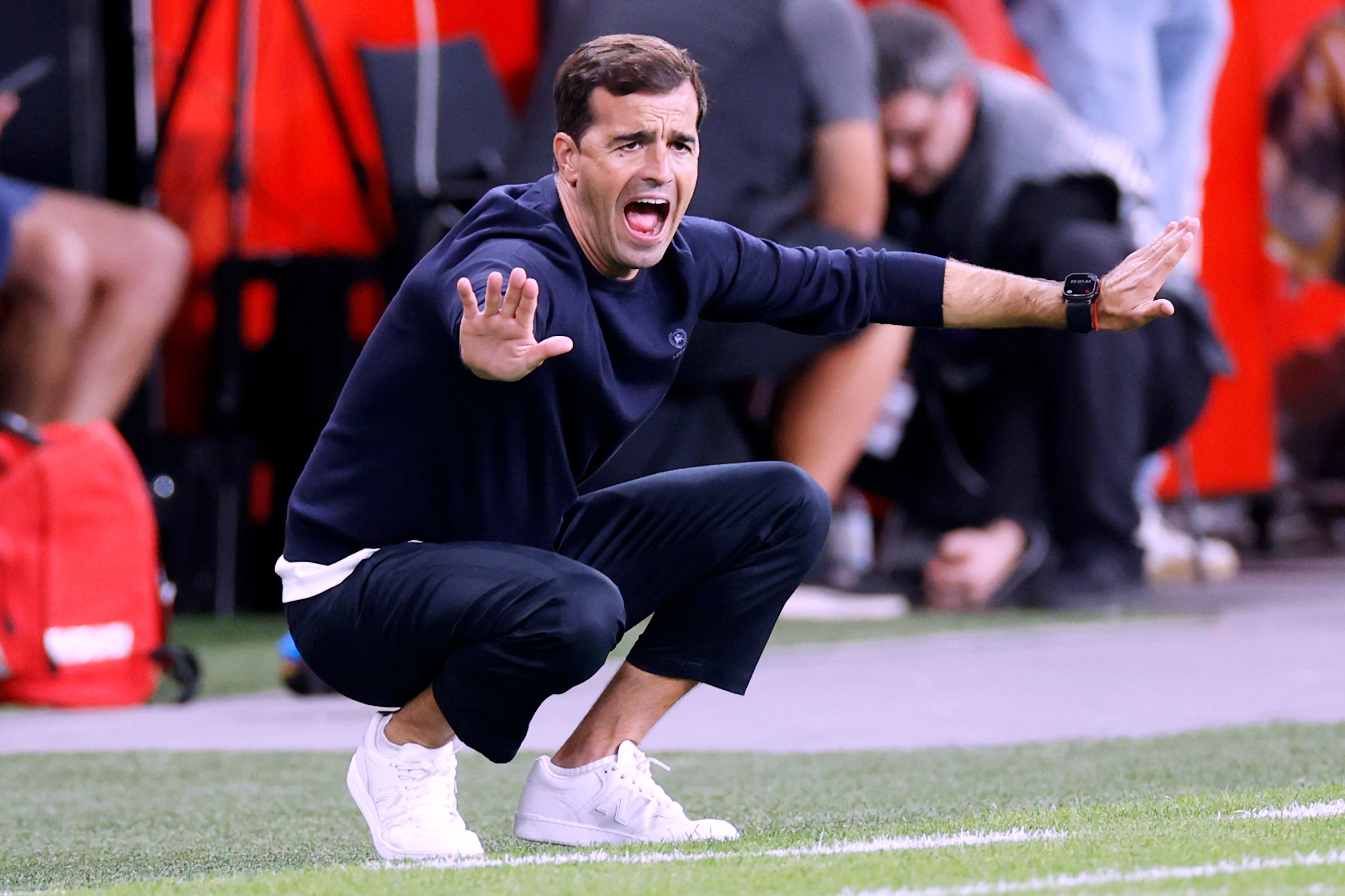 MARTINEZ Carlos Trainer Team Bayer 04 Leverkusen UEFA Europa League Saison 2026 - 2027 Spiel Bayer 04 Leverkusen - NK Celje 2 : 0 am 16.09.2026 in Leverkusen DFL REGULATIONS PROHIBIT ANY USE OF PHOTOGRAPHS as IMAGE SEQUENCES and/or QUASI-VIDEO *** MARTINEZ Carlos, Coach of Bayer 04 Leverkusen, UEFA Europa League, 20262027 season, match between Bayer 04 Leverkusen and NK Celje 20 on September 16, 2026, in Leverkusen. DFL regulations prohibit any use of photographsHS as IMAGE SEQUENCES and/or QUASI-VIDEO Copyright: xLacixPerenyix