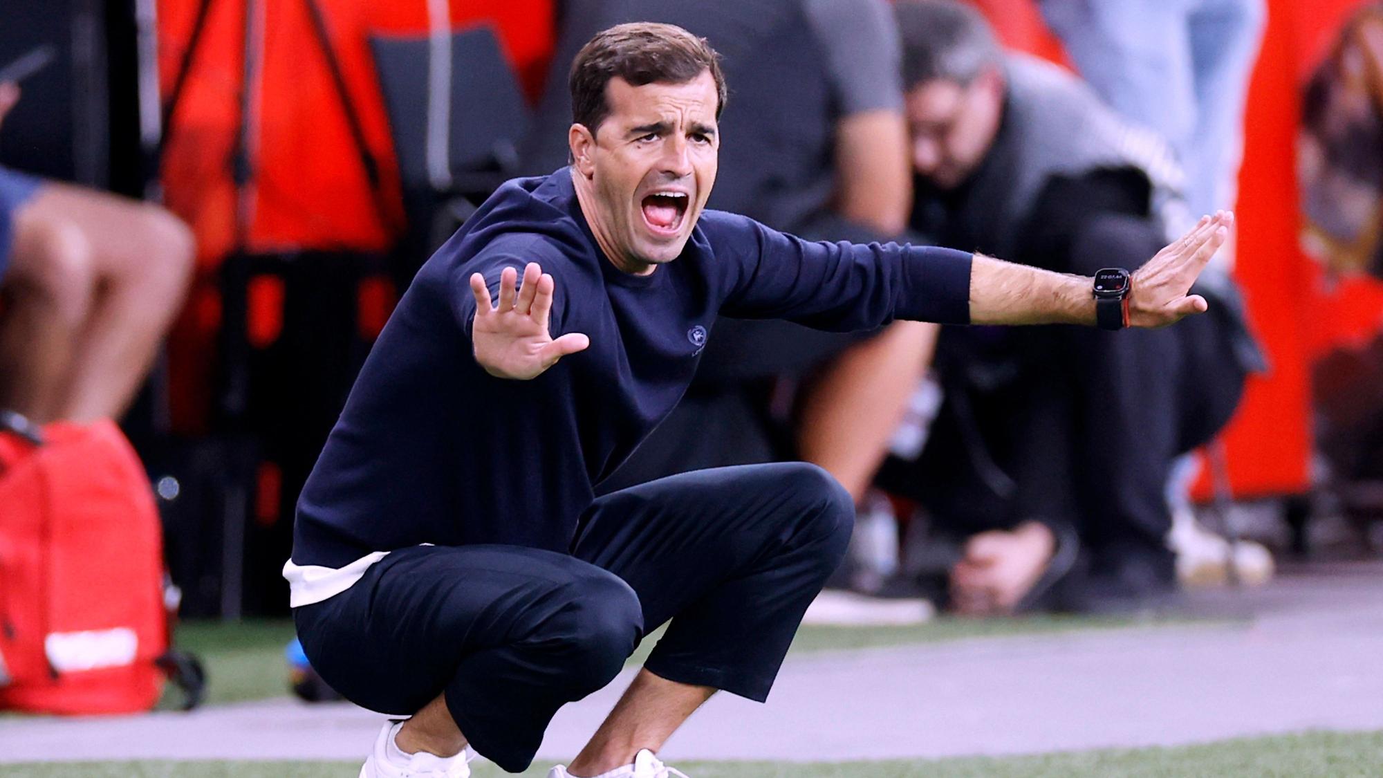 MARTINEZ Carlos Trainer Team Bayer 04 Leverkusen UEFA Europa League Saison 2026 - 2027 Spiel Bayer 04 Leverkusen - NK Celje 2 : 0 am 16.09.2026 in Leverkusen DFL REGULATIONS PROHIBIT ANY USE OF PHOTOGRAPHS as IMAGE SEQUENCES and/or QUASI-VIDEO *** MARTINEZ Carlos, Coach of Bayer 04 Leverkusen, UEFA Europa League, 20262027 season, match between Bayer 04 Leverkusen and NK Celje 20 on September 16, 2026, in Leverkusen. DFL regulations prohibit any use of photographsHS as IMAGE SEQUENCES and/or QUASI-VIDEO Copyright: xLacixPerenyix