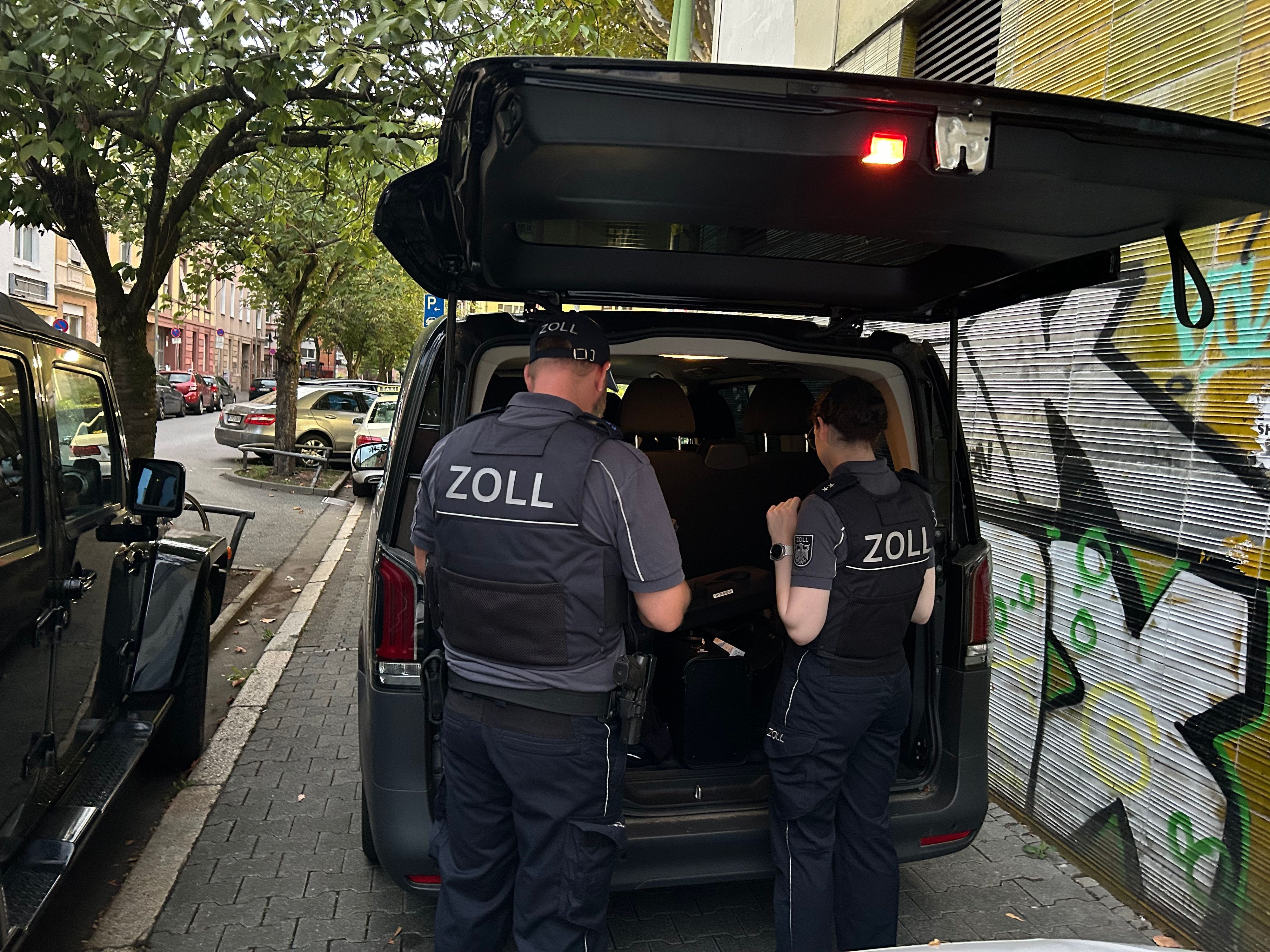 Zollfahnder im Einsatz (Symbolbild)