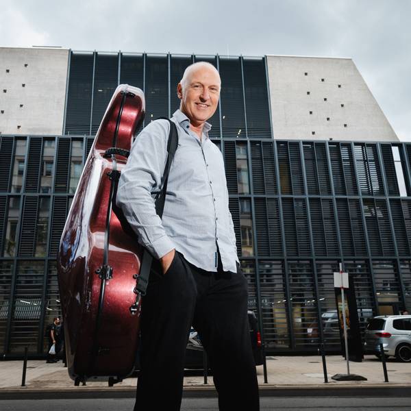 20260918, Köln. Serie "Der größte Umzug Kölns": Cellist Daniel Raabe spielte mit dem Gürzenich Orchester schon im "alten" neuen Haus. Foto: Costa Belibasakis