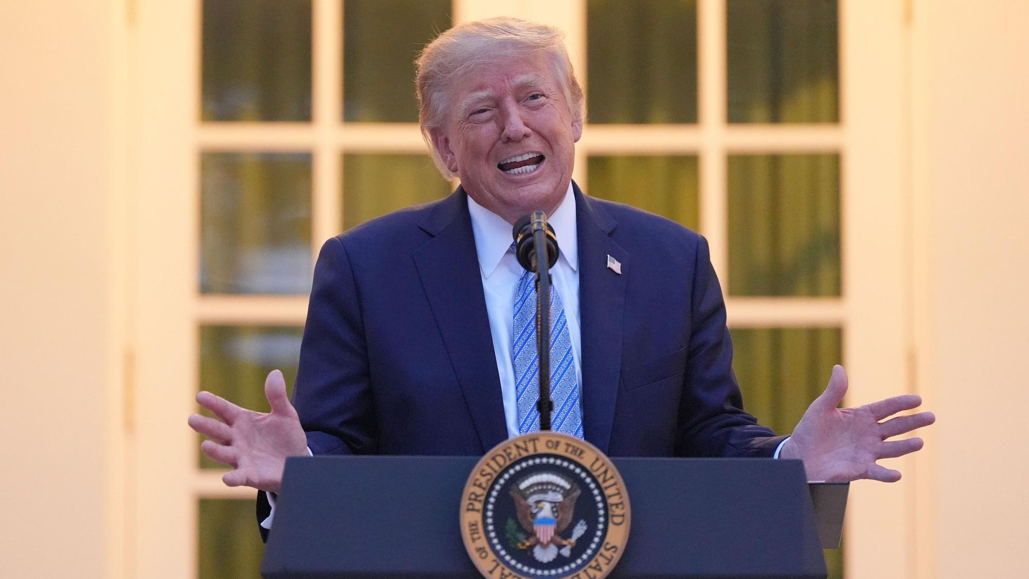 US-Präsident Donald Trump spricht bei einem Abendessen im Rosengarten des Weißen Hauses. Er steht bei seiner eigenen Partei, den Republikanern, in der Kritik.