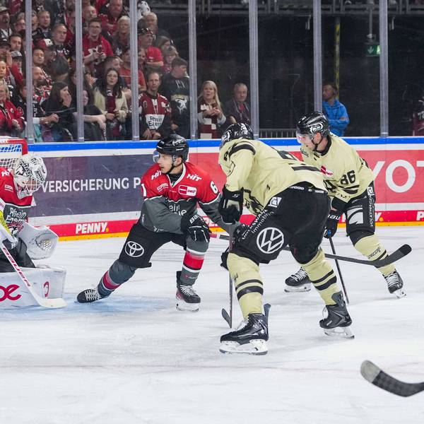 Viel Verkehr vor Janne Juvonen im Haie-Tor.