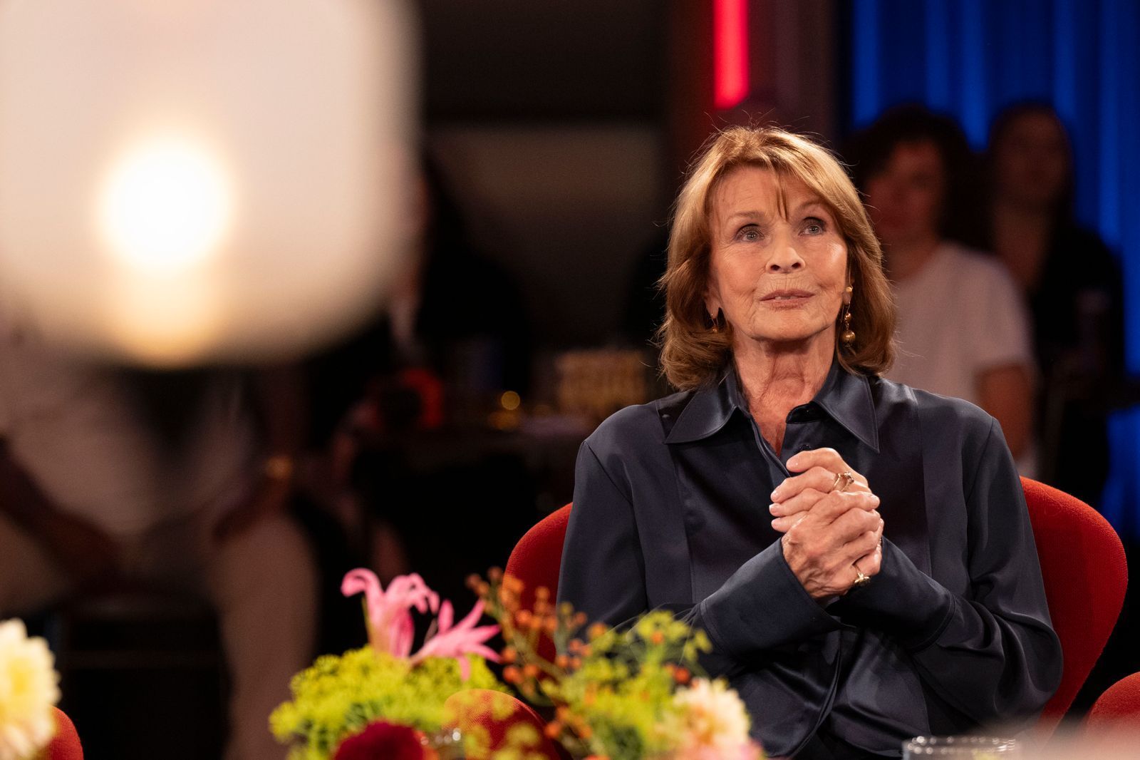 Senta Berger sprach im „Kölner Treff“ über das Leben als Witwe. (Bild: Melanie Grande / WDR / Kölner Treff)