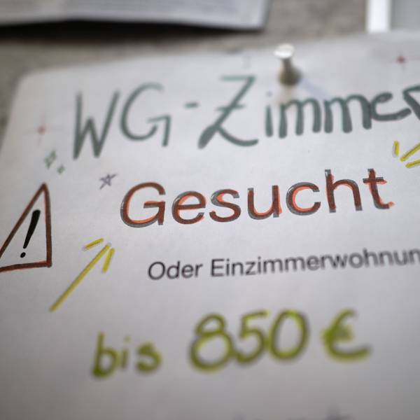 Ein Aushang für die Suche eines WG-Zimmers. (Archivbild)