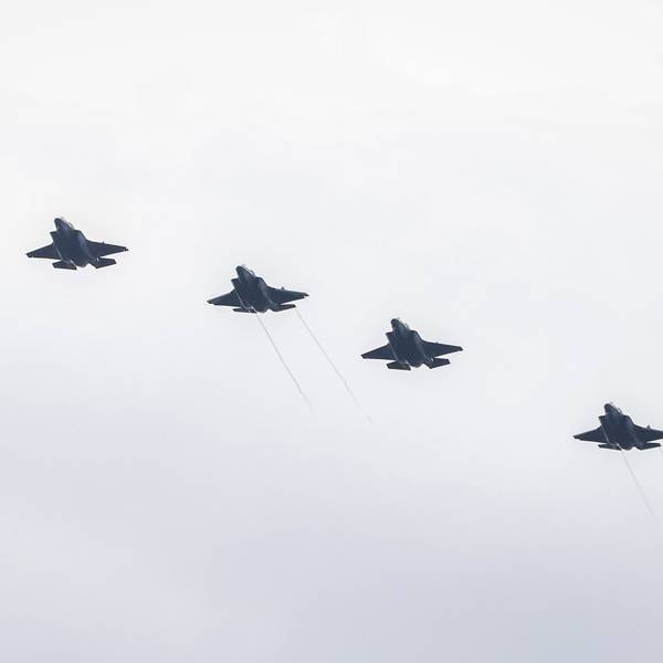 Kampfflugzeuge vom Typ Lockheed Martin F-35B der US-Marines fliegen über die Roosevelt Roads Naval Station. (Archivbild)